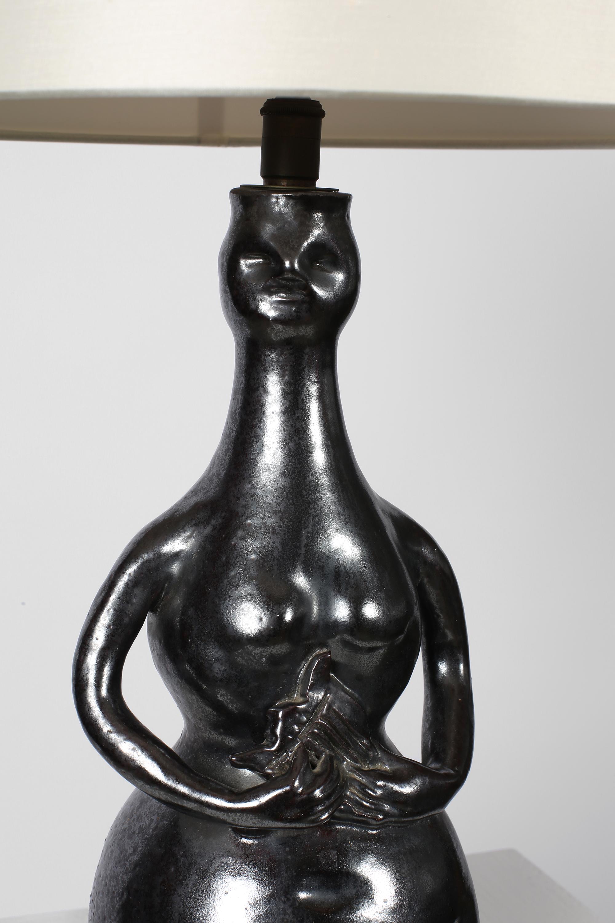 French Gunmetal Glazed Figurative Table Lamp en venta 3