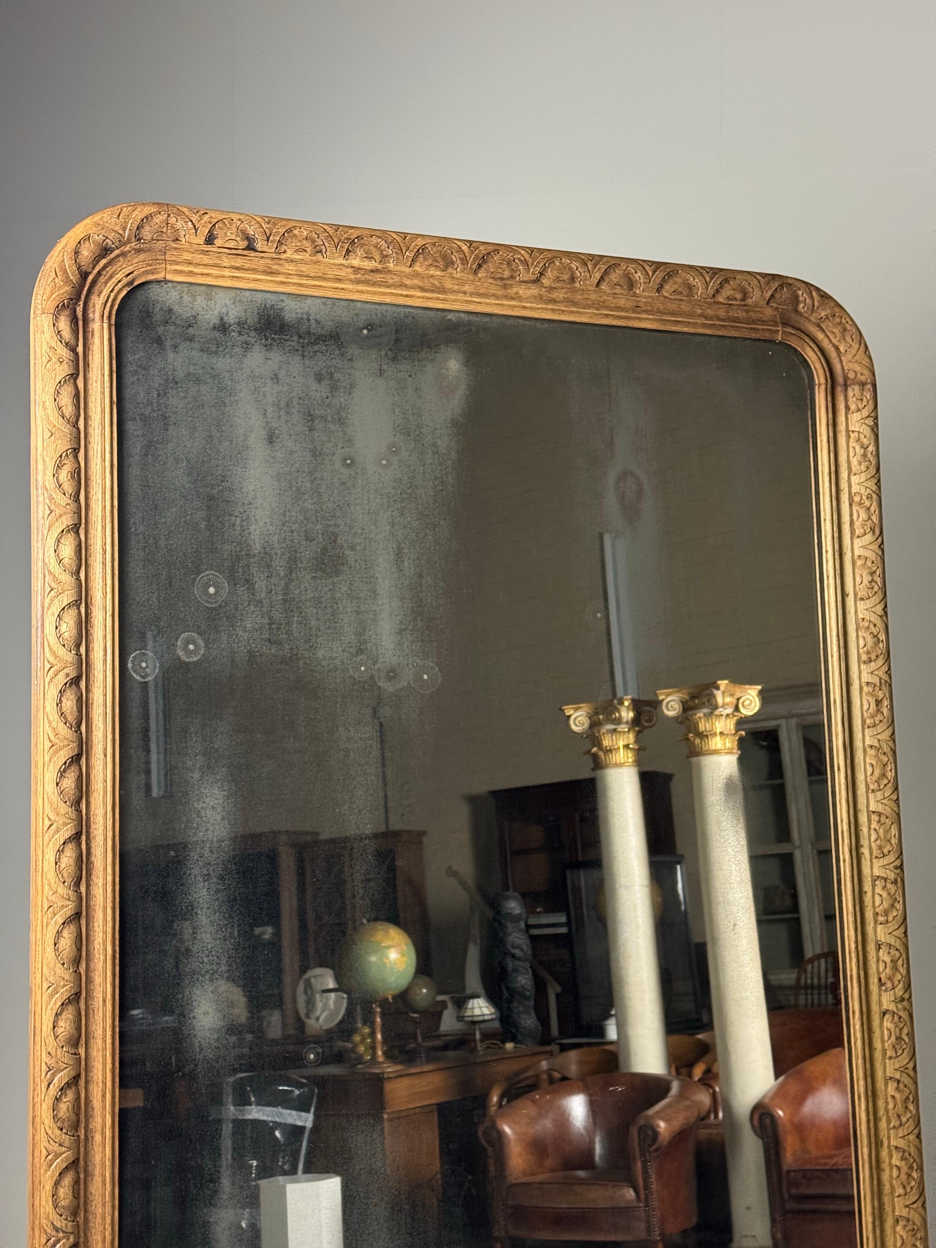 Very nice rustic wall mirror / hall mirror.

Original from France, 19th century. With original weathered glass. With natural oak frame.

In very good condition.
