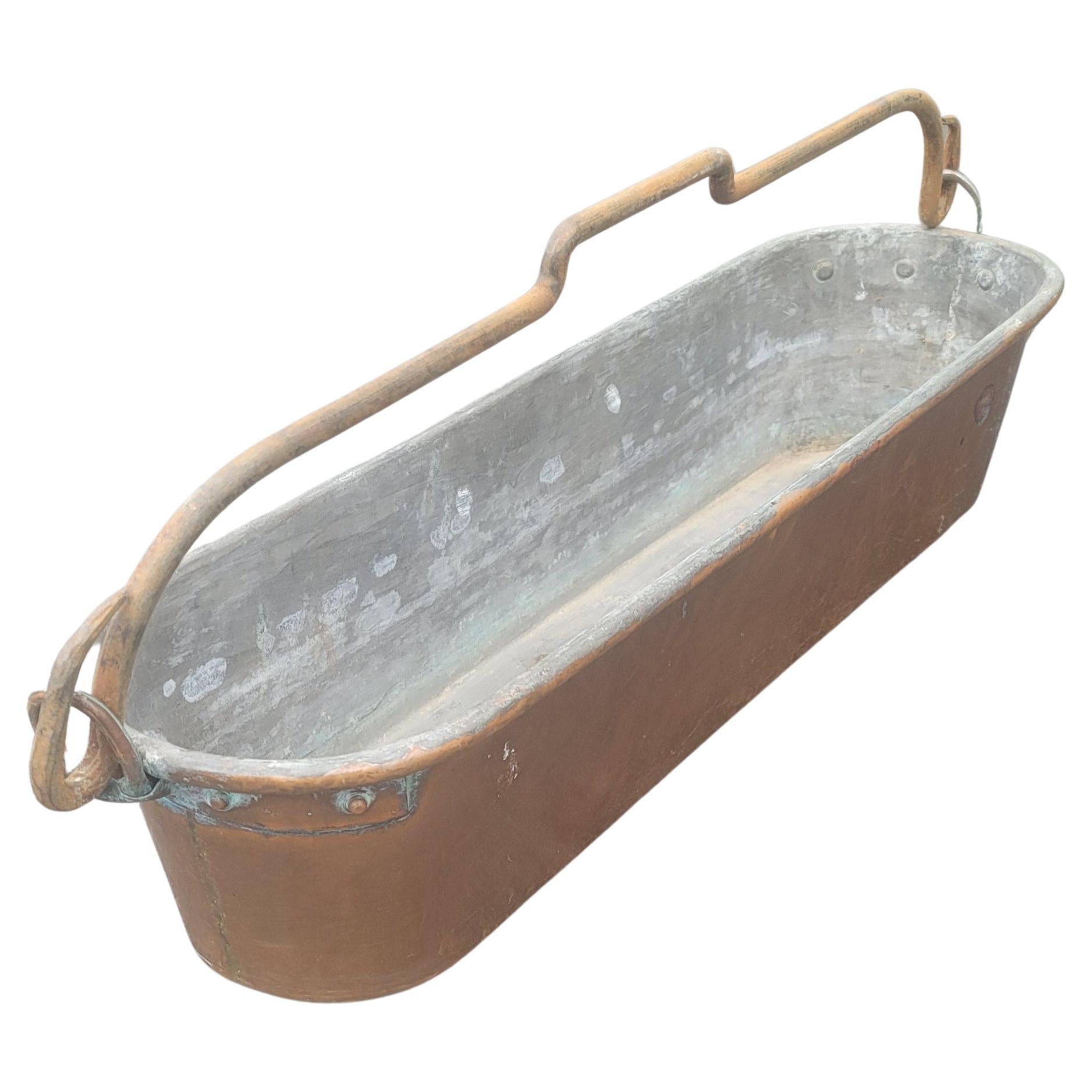 French Hammered Copper Lateral Jardiniere Planter, circa 1900s In Good Condition For Sale In Germantown, MD