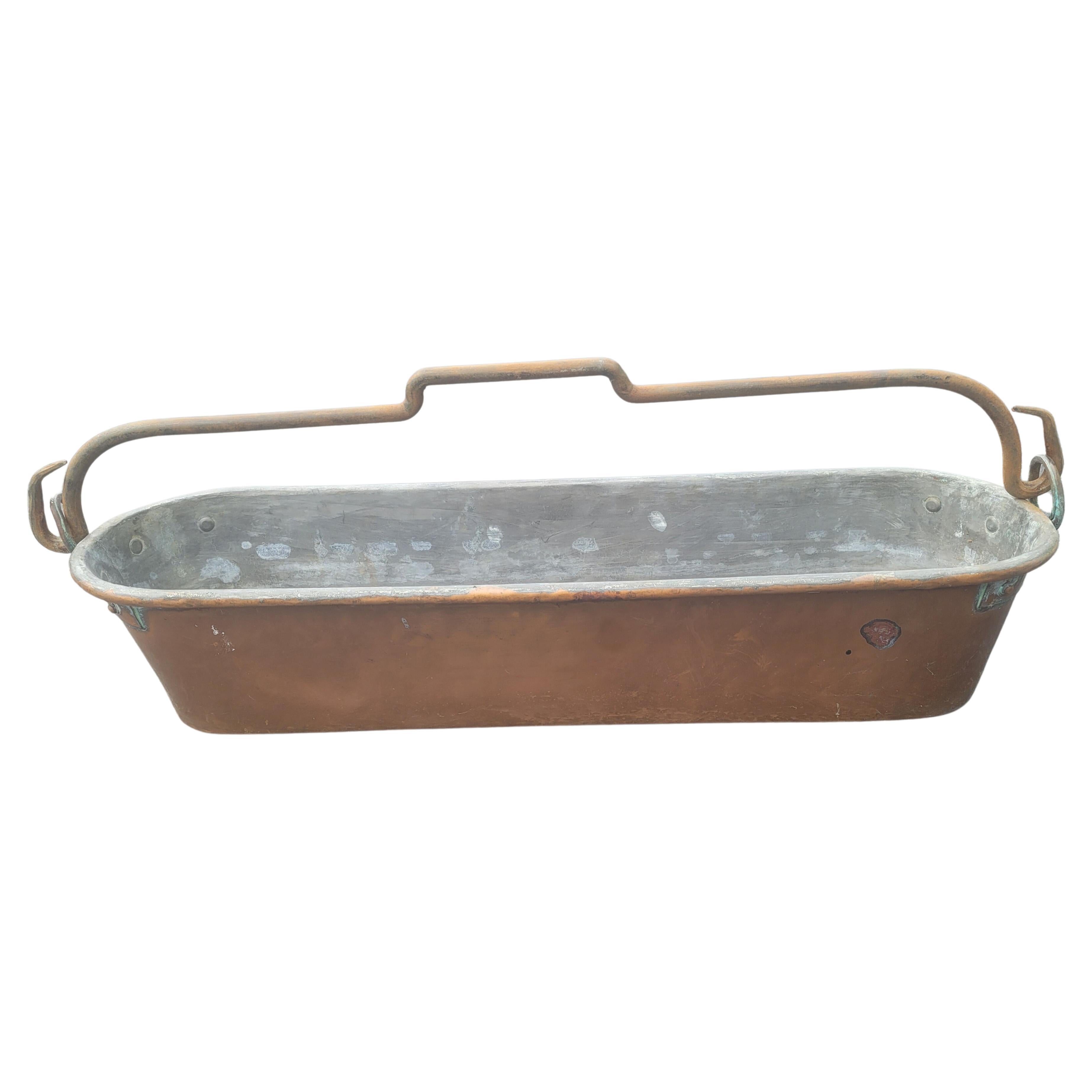 French Hammered Copper Lateral Jardiniere Planter, circa 1900s For Sale