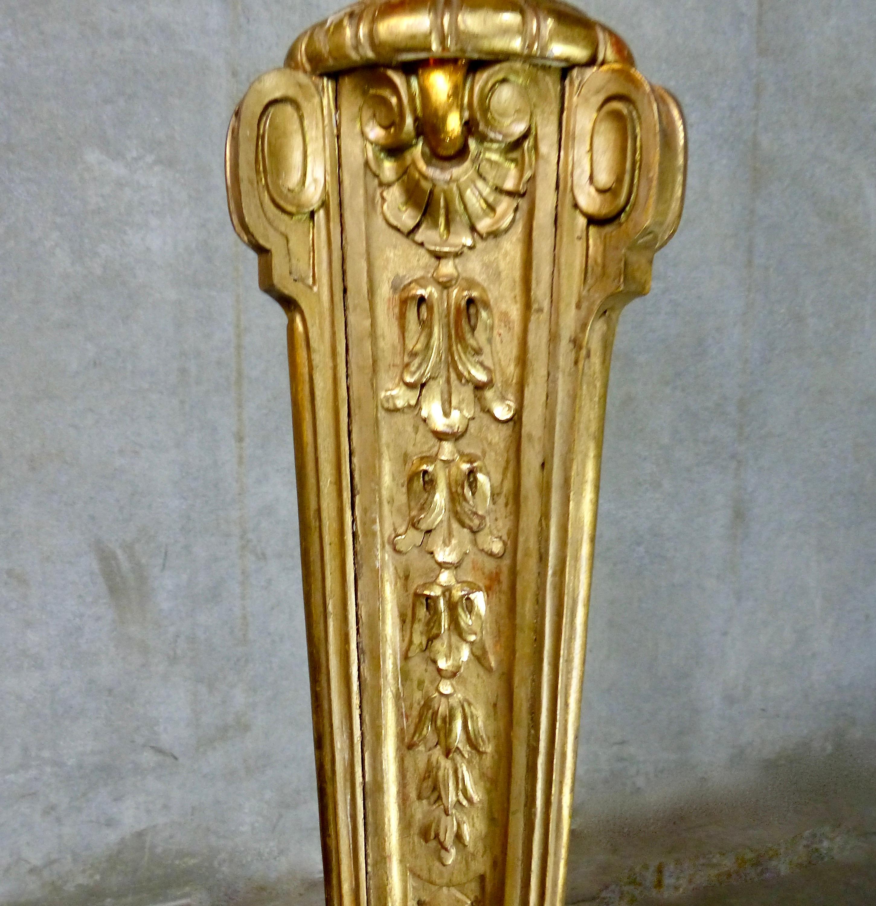 Français Socle français en bois doré sculpté à la main:: vers 1880 en vente