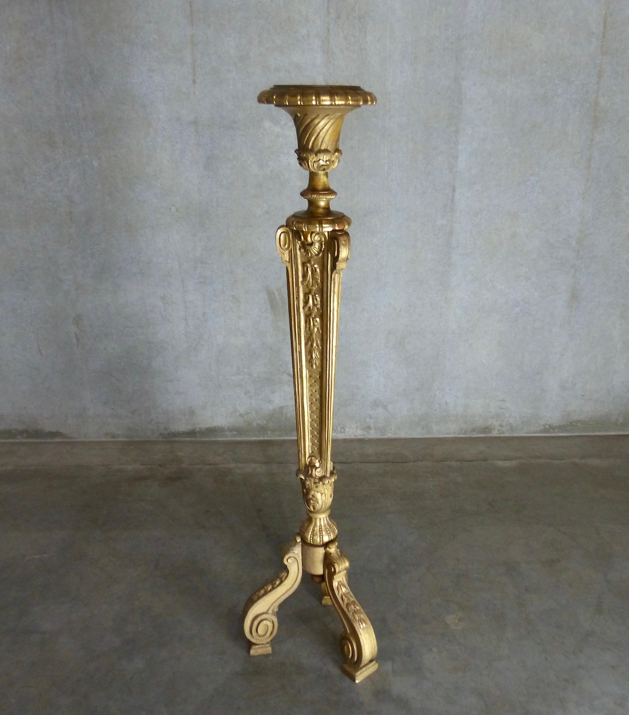 Fin du XIXe siècle Socle français en bois doré sculpté à la main:: vers 1880 en vente