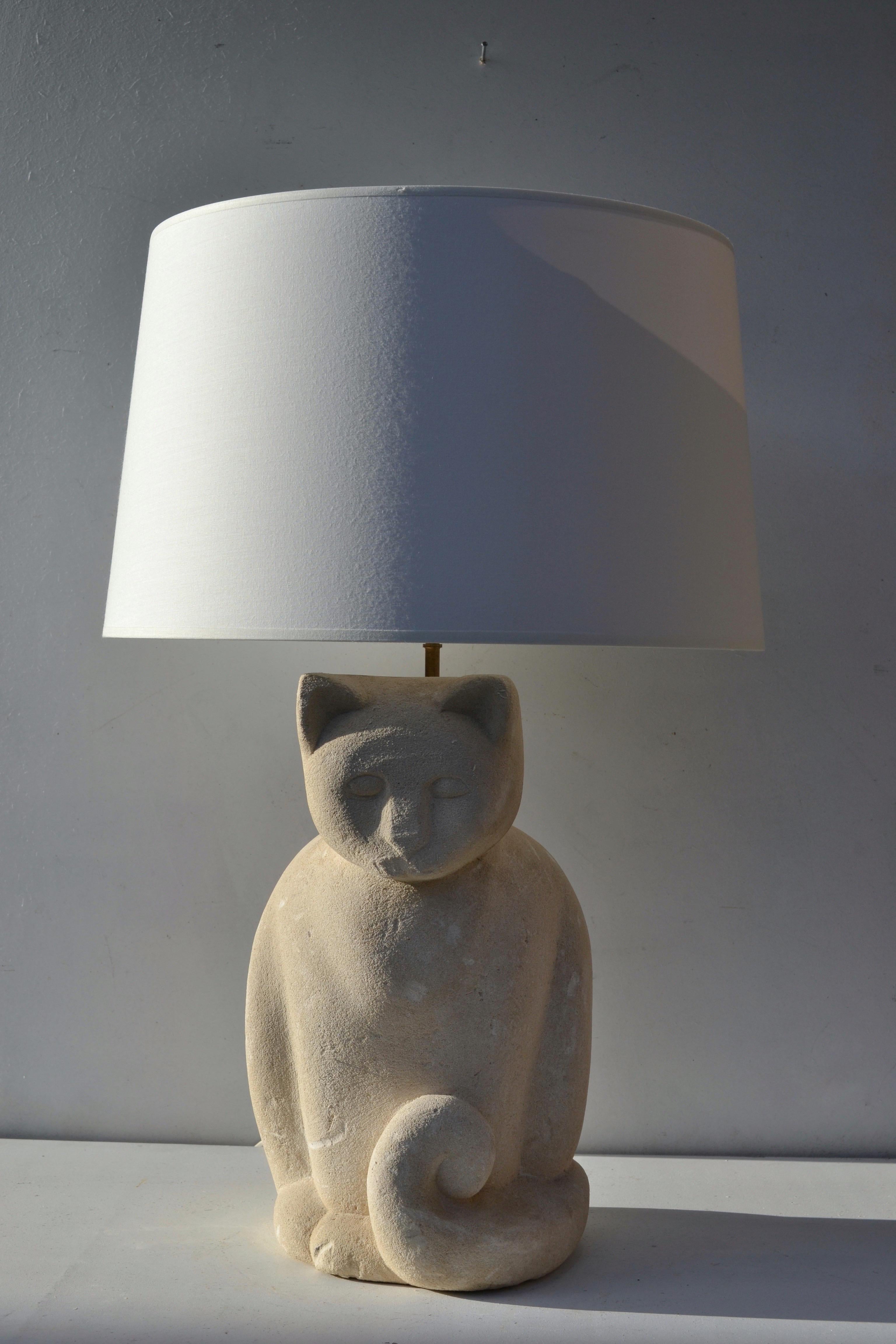 Lampe chat en pierre calcaire sculptée à la main, 1970 en vente 2