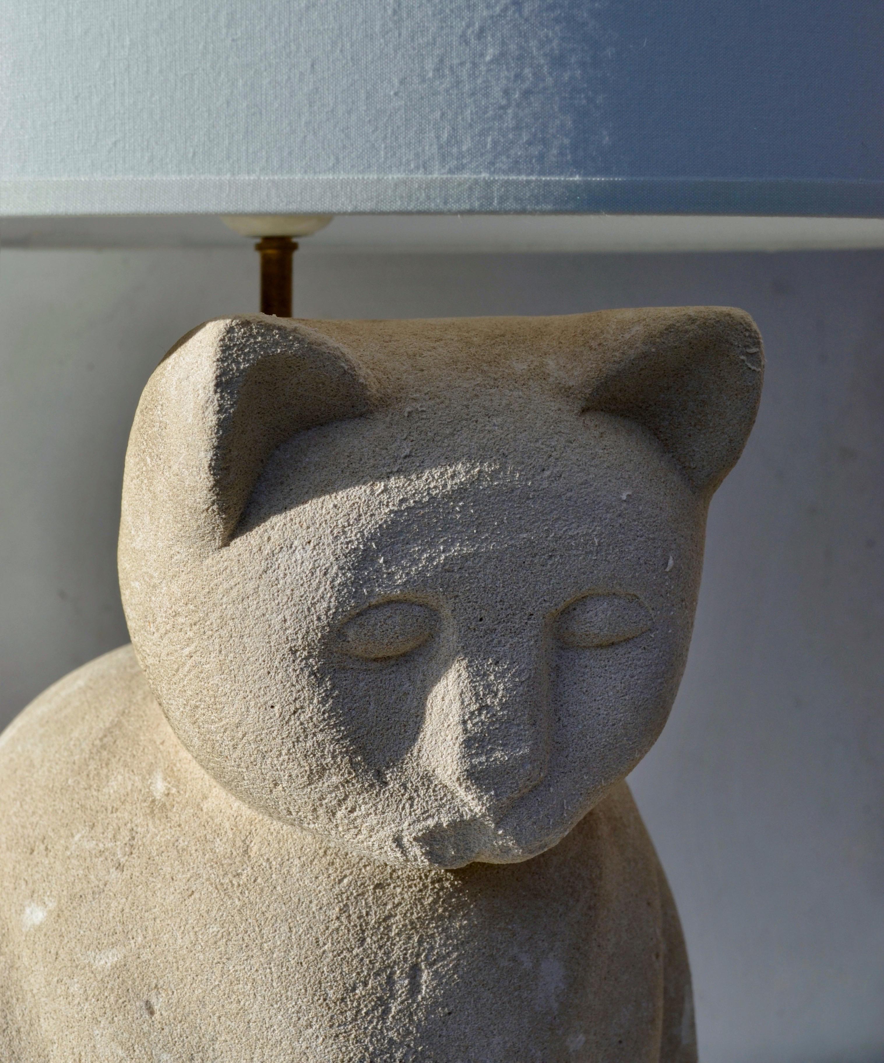 Lampe chat en pierre calcaire sculptée à la main, 1970 en vente 3