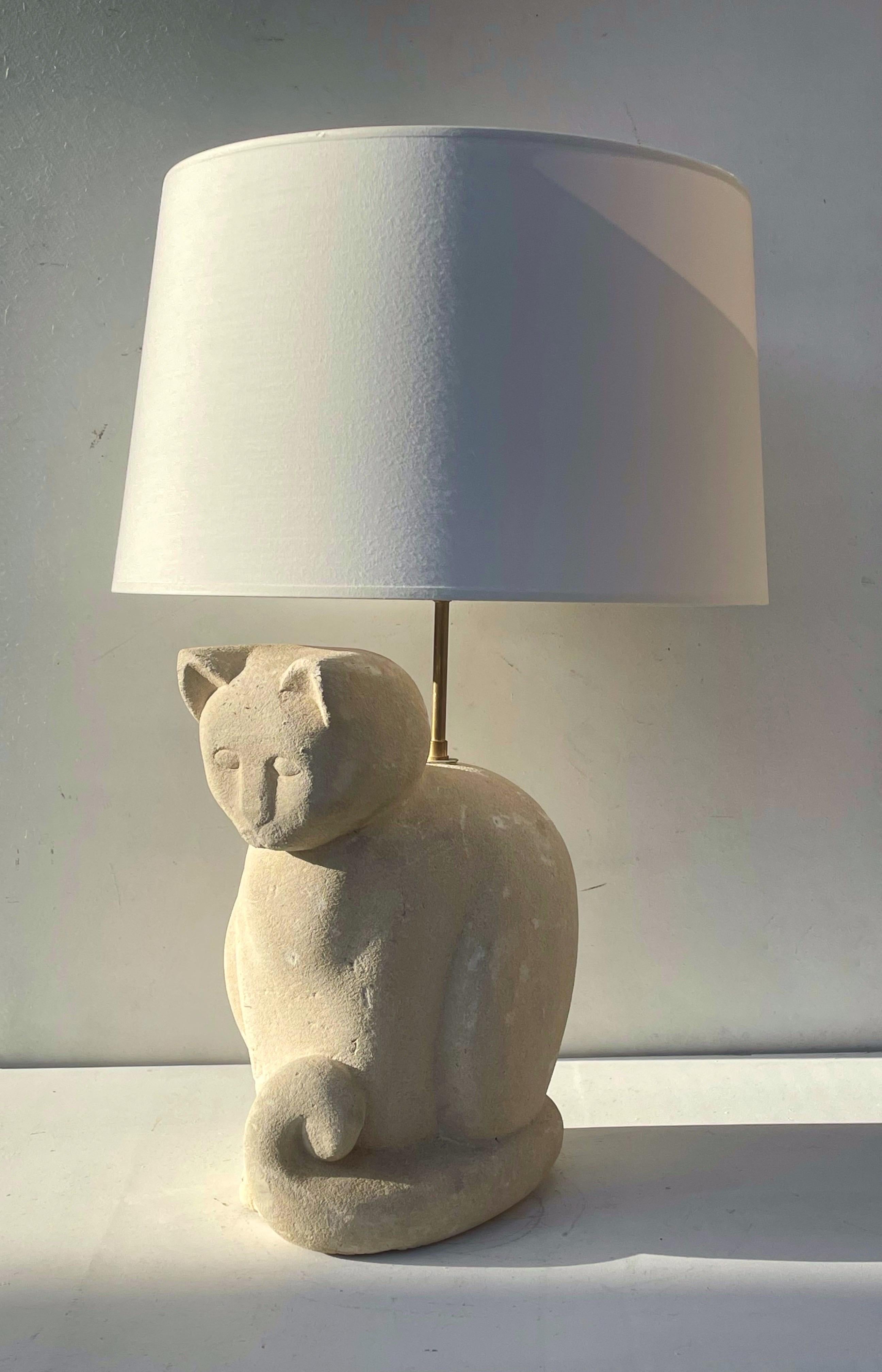 Lampe chat en pierre calcaire sculptée à la main, 1970 en vente 4