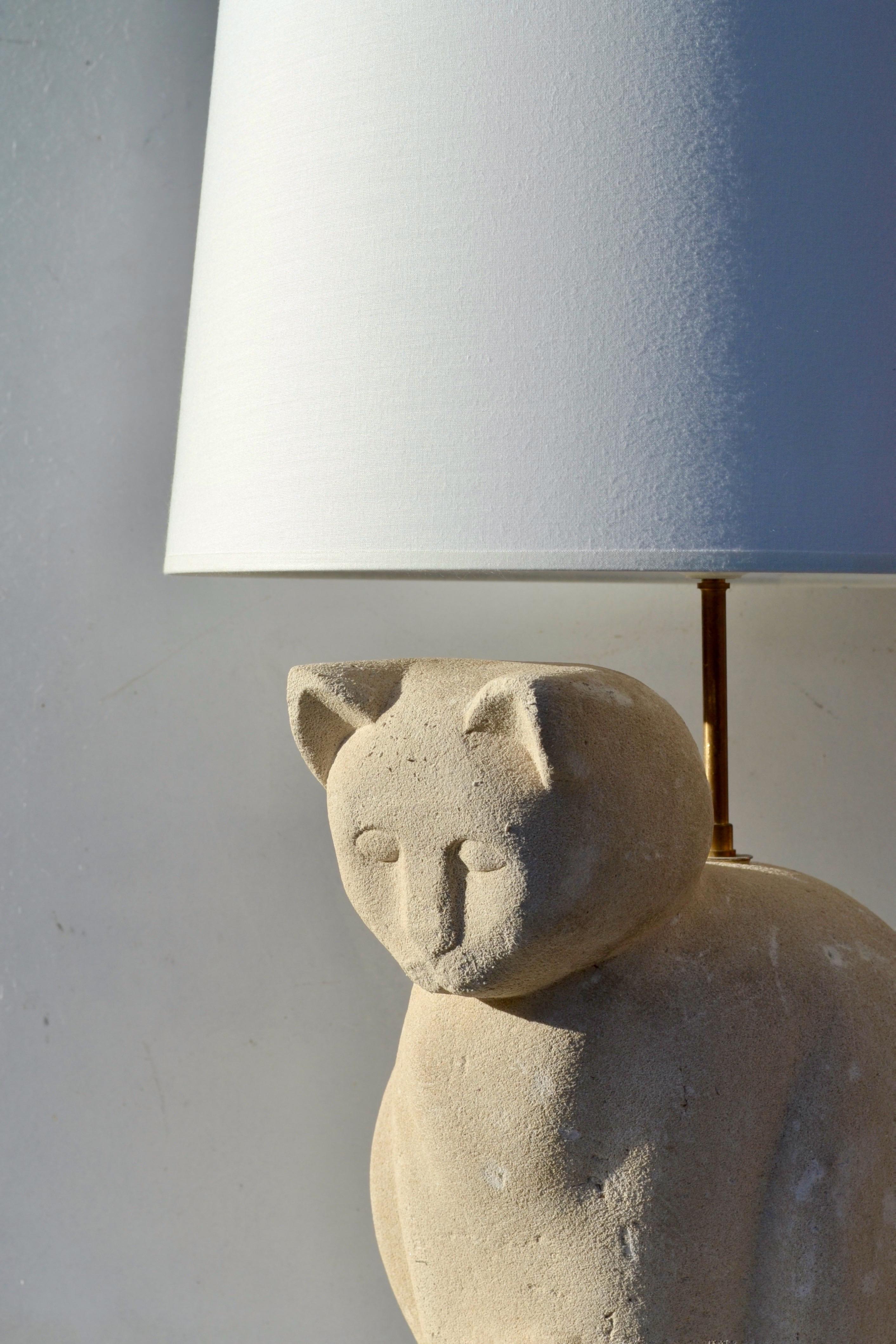 Mid-Century Modern Lampe chat en pierre calcaire sculptée à la main, 1970 en vente