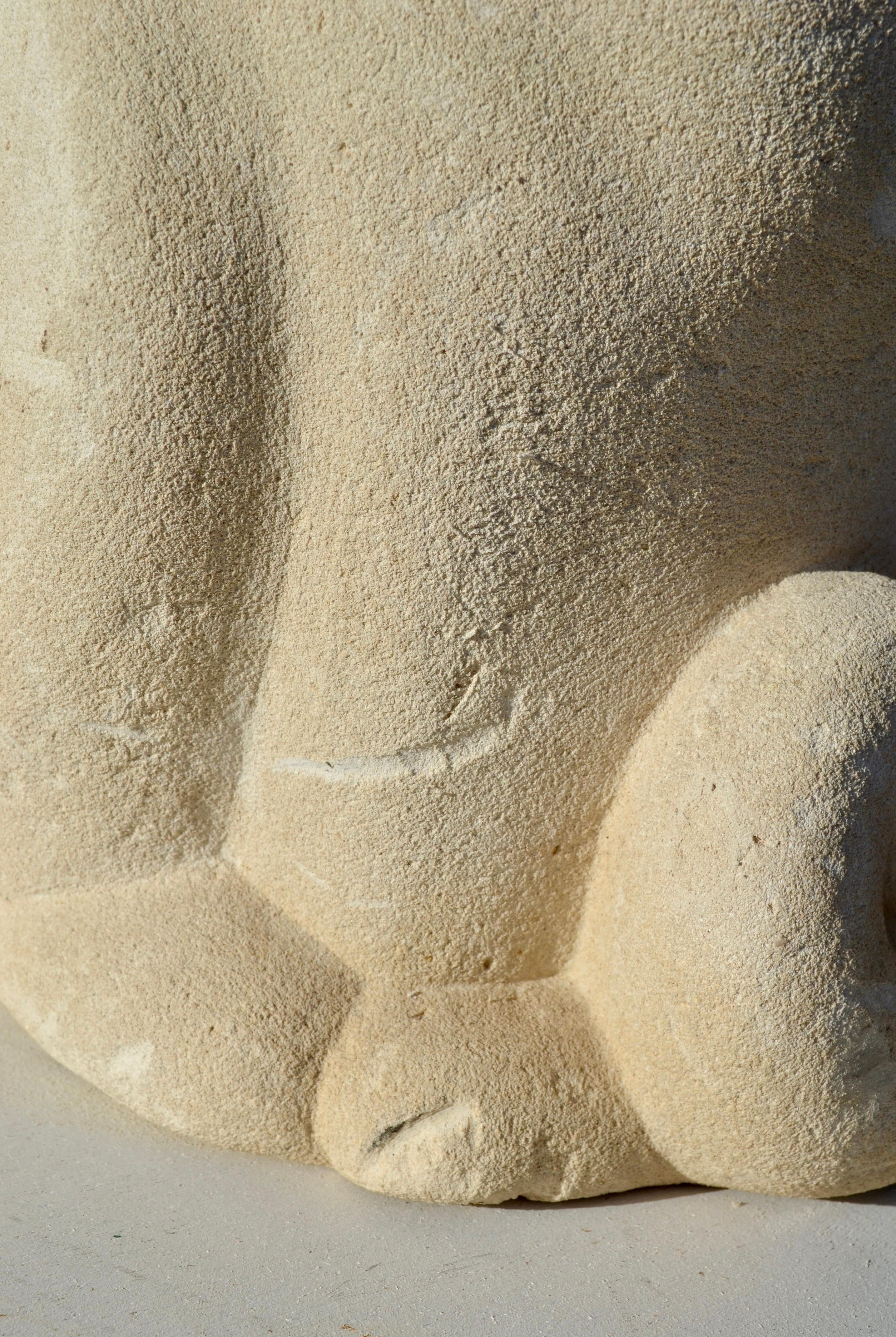 Français Lampe chat en pierre calcaire sculptée à la main, 1970 en vente