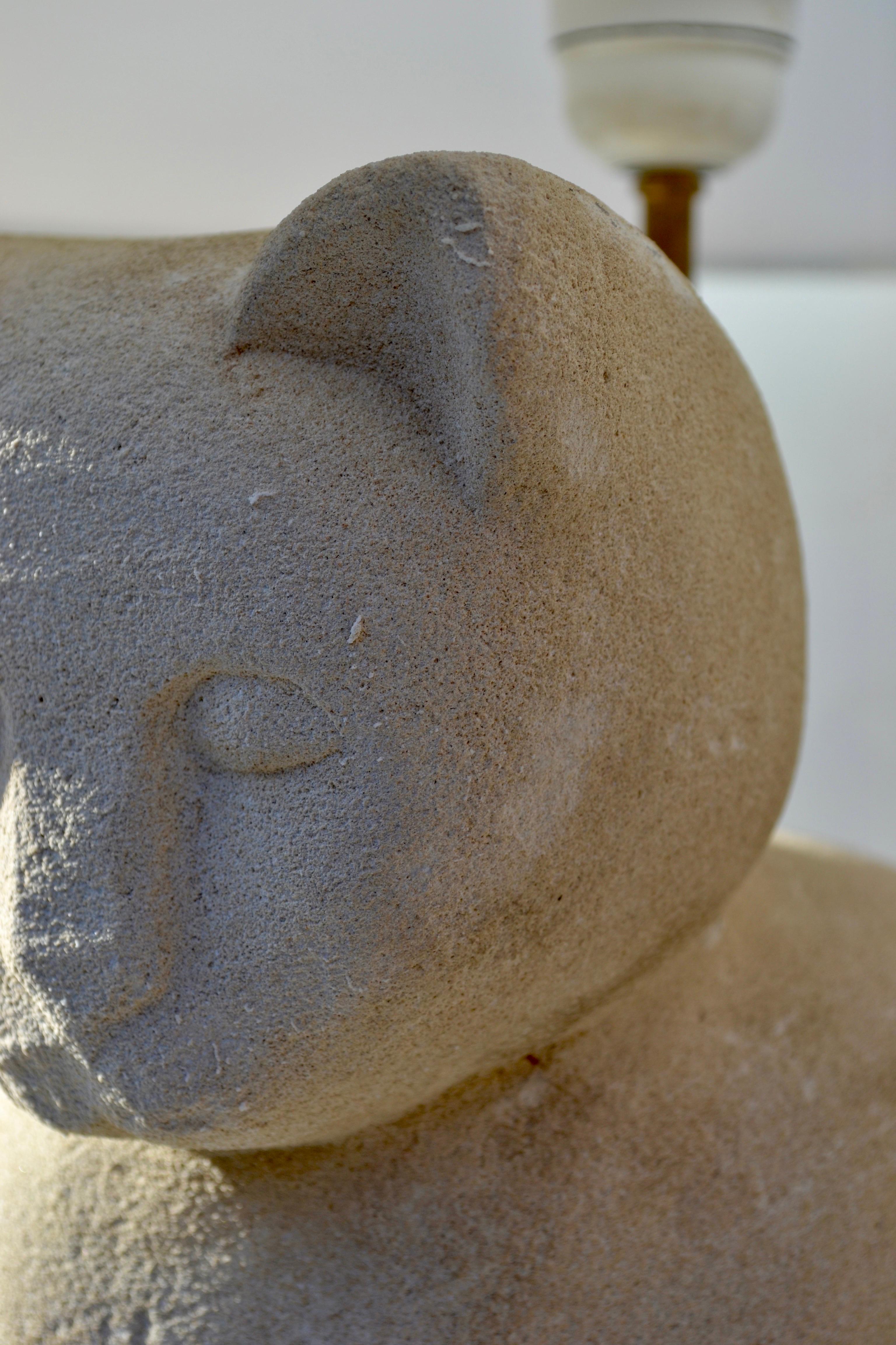 Lampe chat en pierre calcaire sculptée à la main, 1970 Bon état - En vente à SOTTEVILLE-LÈS-ROUEN, FR