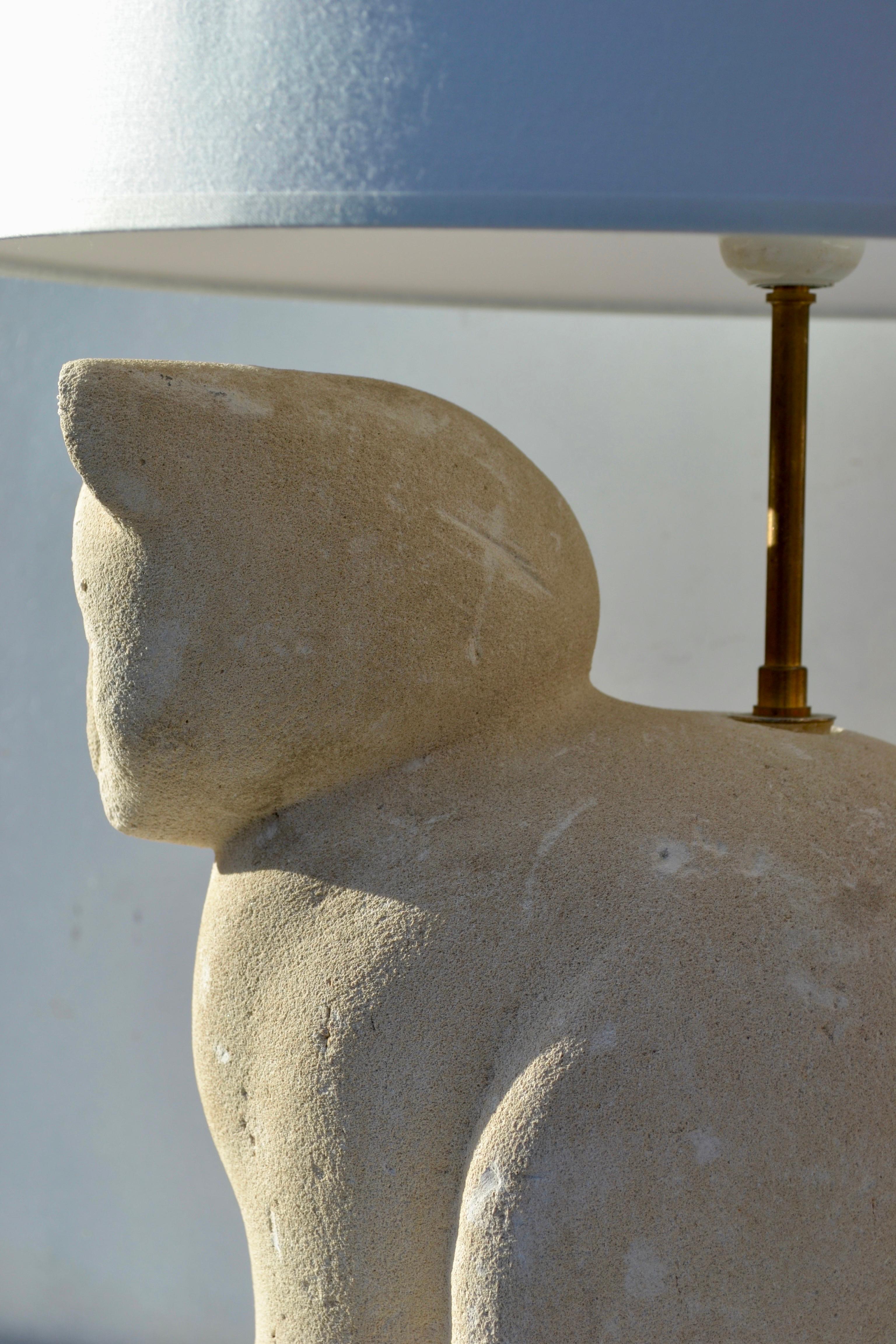 Fin du 20e siècle Lampe chat en pierre calcaire sculptée à la main, 1970 en vente