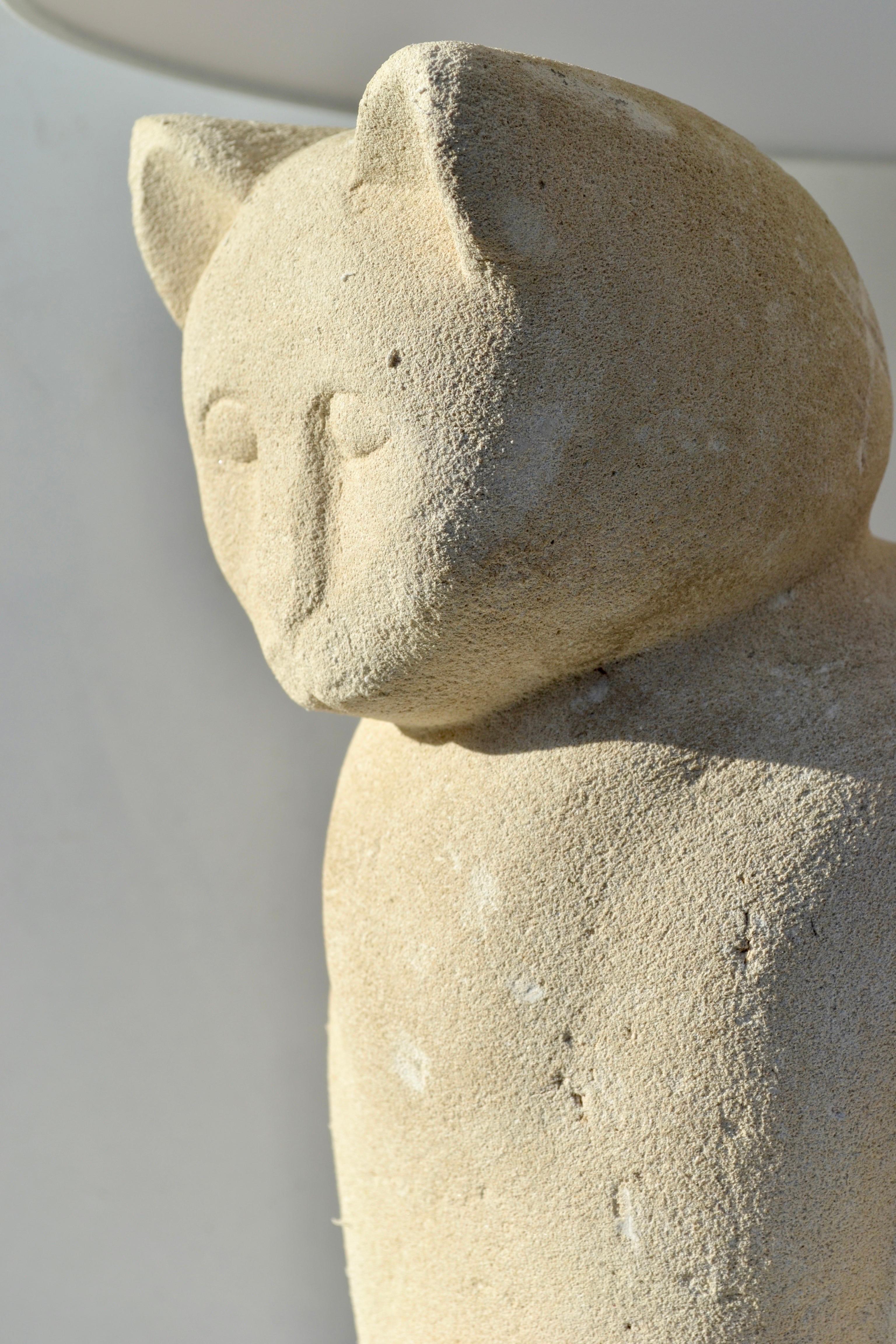 Calcaire Lampe chat en pierre calcaire sculptée à la main, 1970 en vente