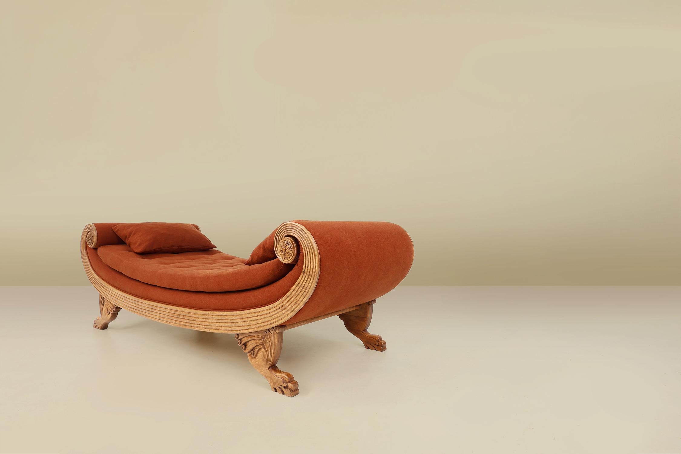20th Century French hand carved oak daybed in Empire style For Sale