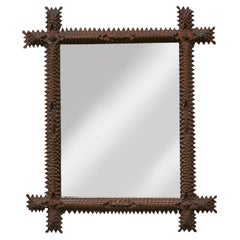 Miroir de Tramp Art français sculpté à la main avec des accents d'étoiles, vers 1900