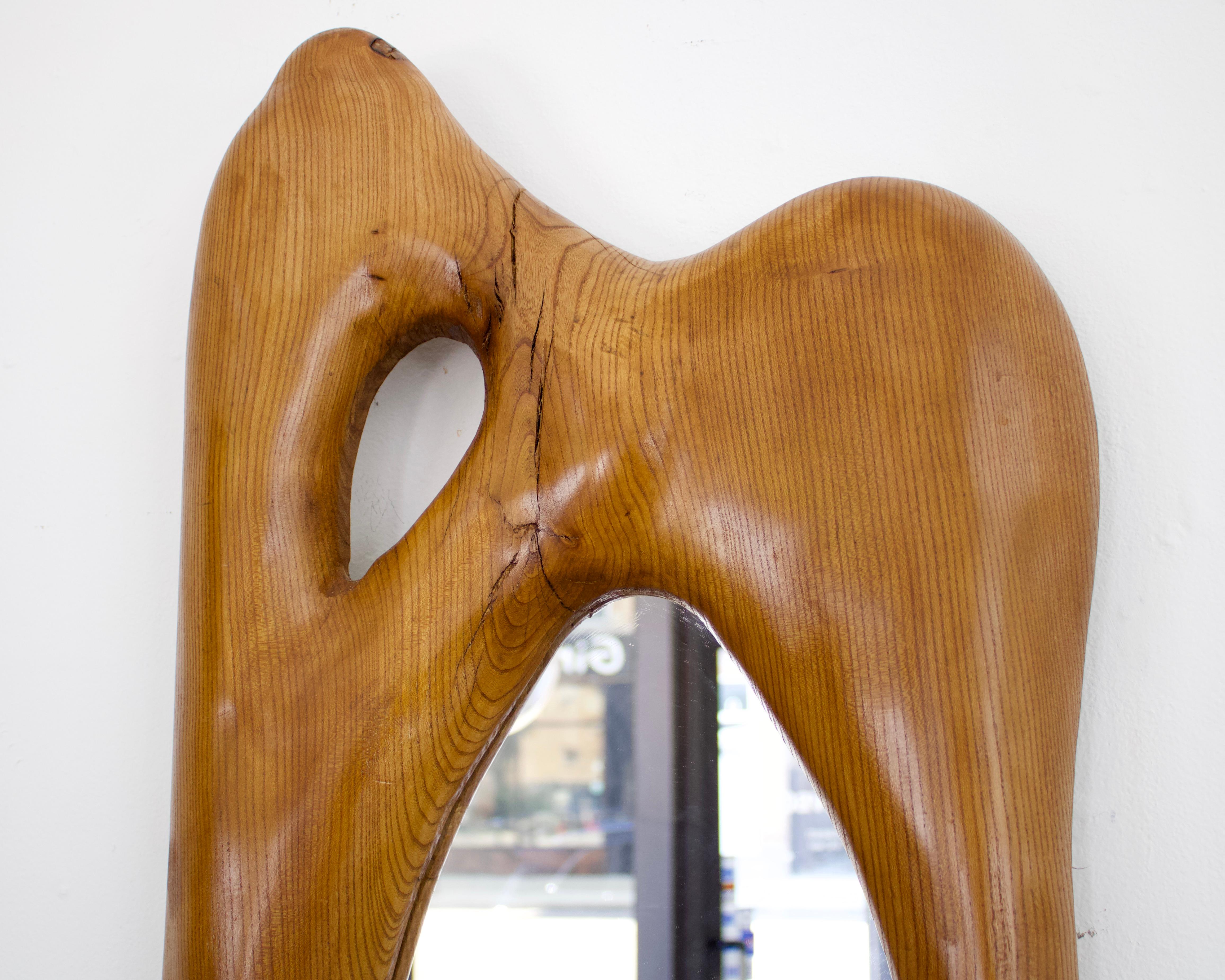 Miroir mural français sculpté à la main, de forme organique et moderne Neuf - En vente à Chicago, IL