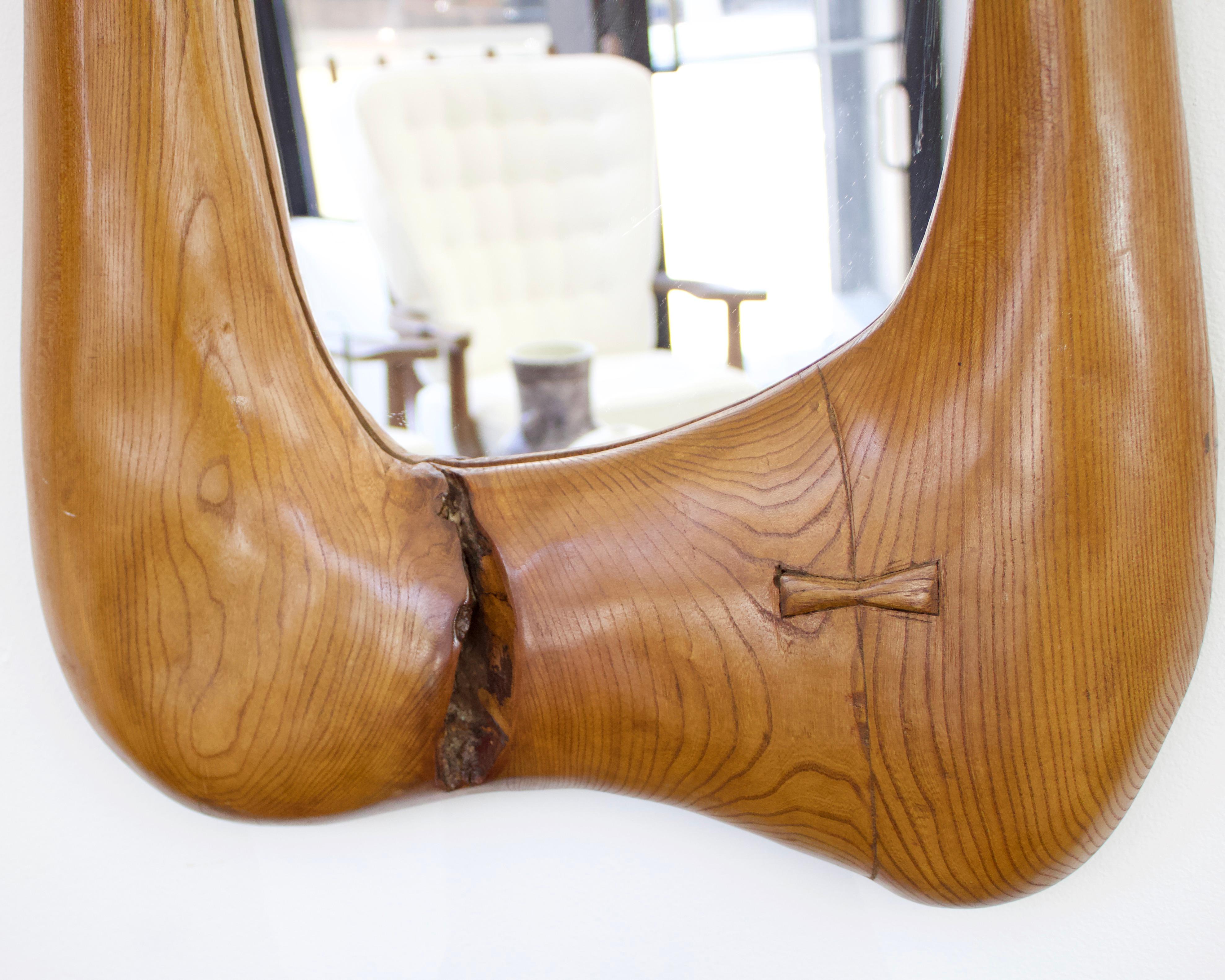 XXIe siècle et contemporain Miroir mural français sculpté à la main, de forme organique et moderne en vente