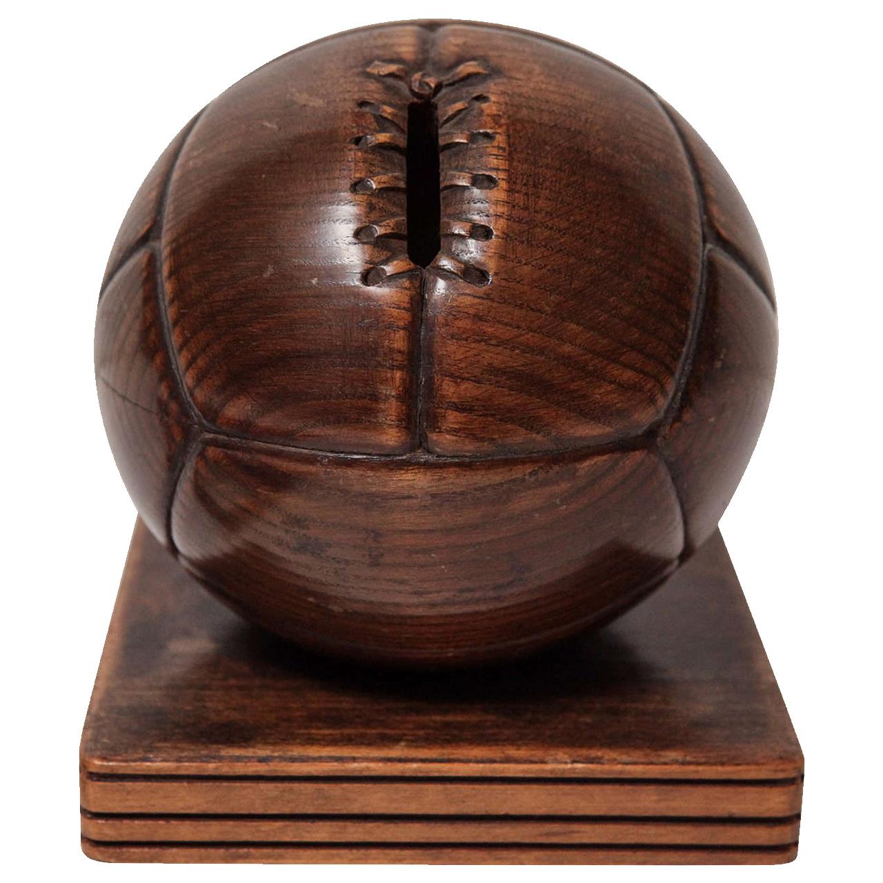Tirelire à billes de football en bois sculptée à la main en forme de boule
