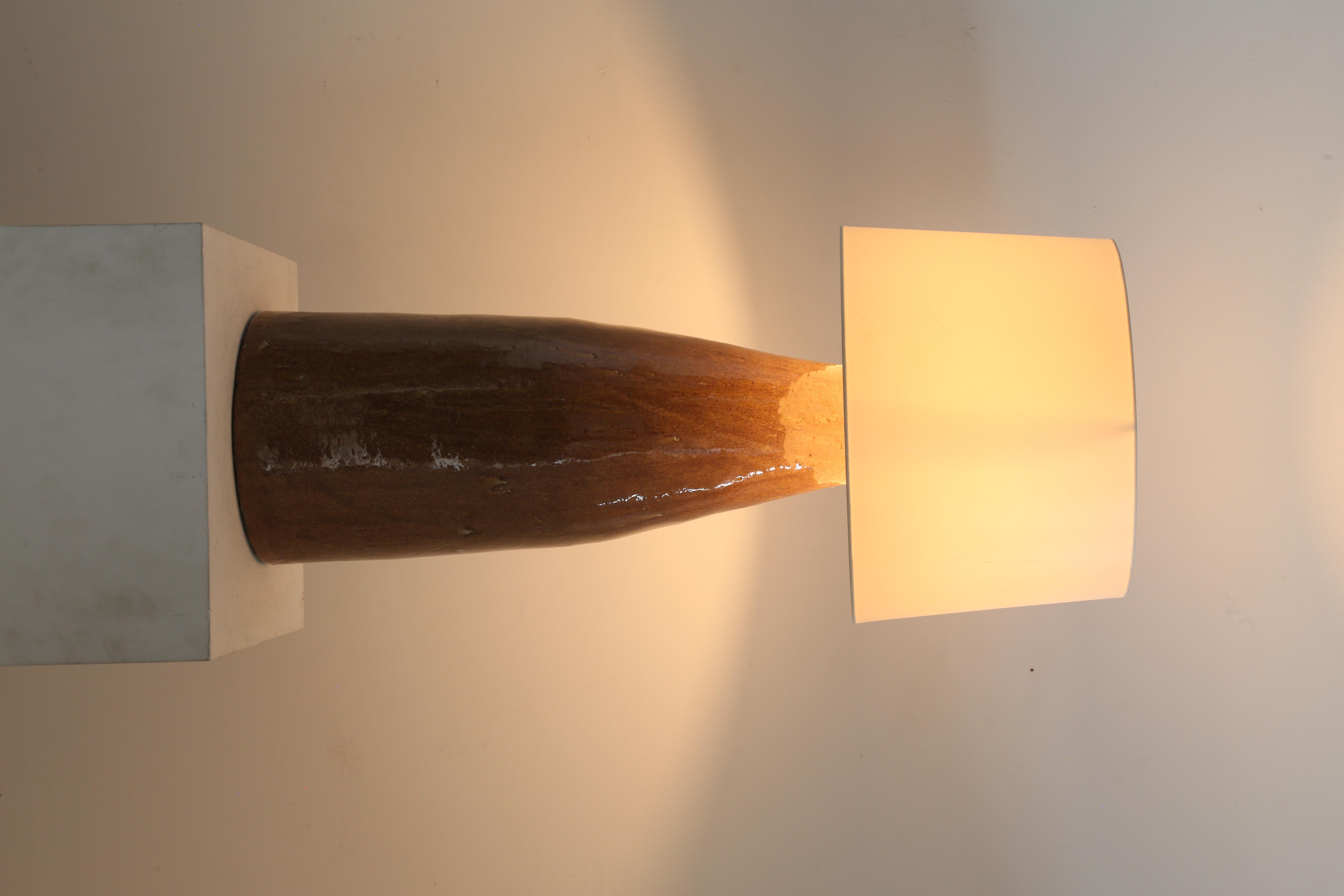 Vernissé Lampe française fabriquée à la main en céramique émaillée  en vente