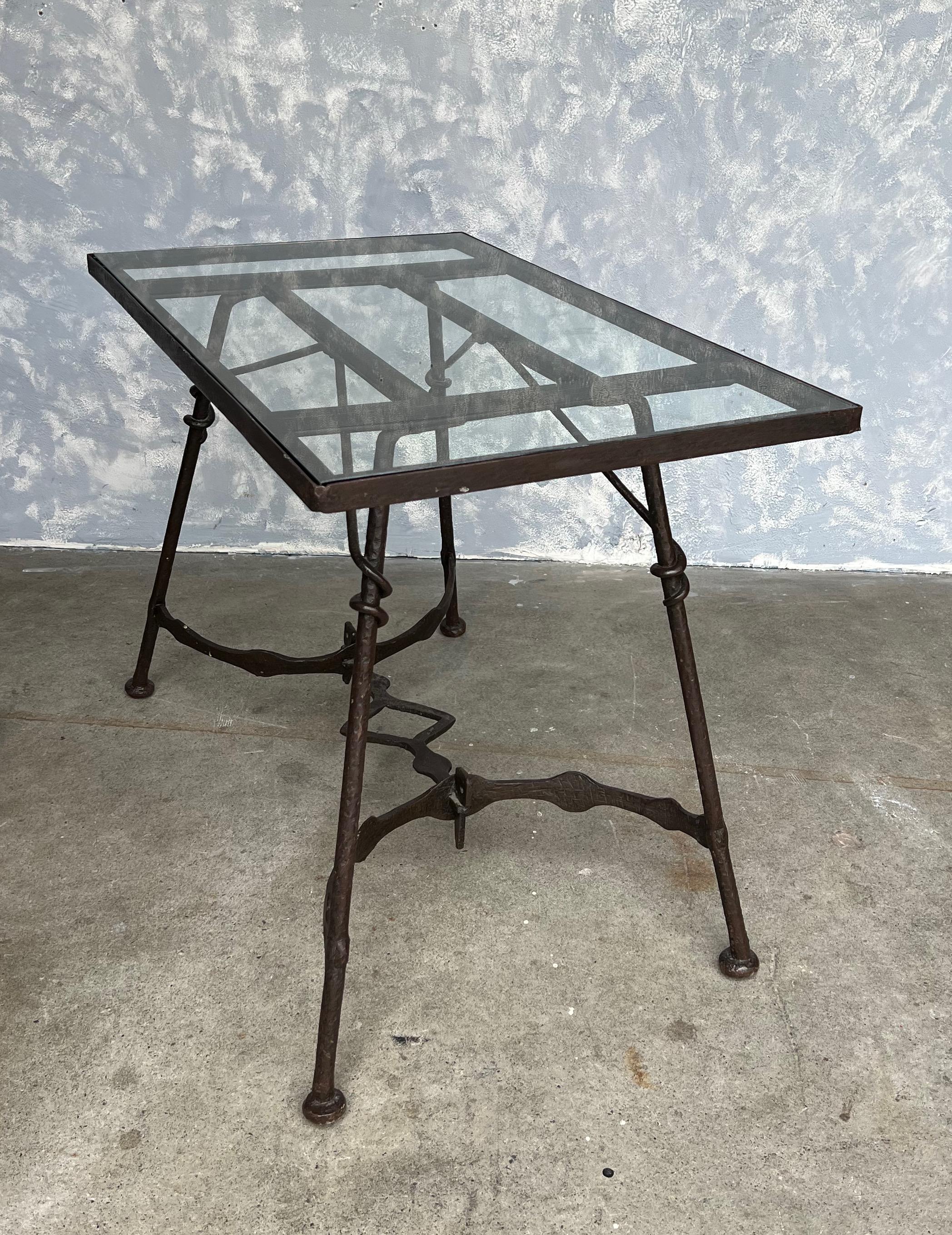 French Hand Crafted Iron End Table In Good Condition For Sale In Buchanan, NY