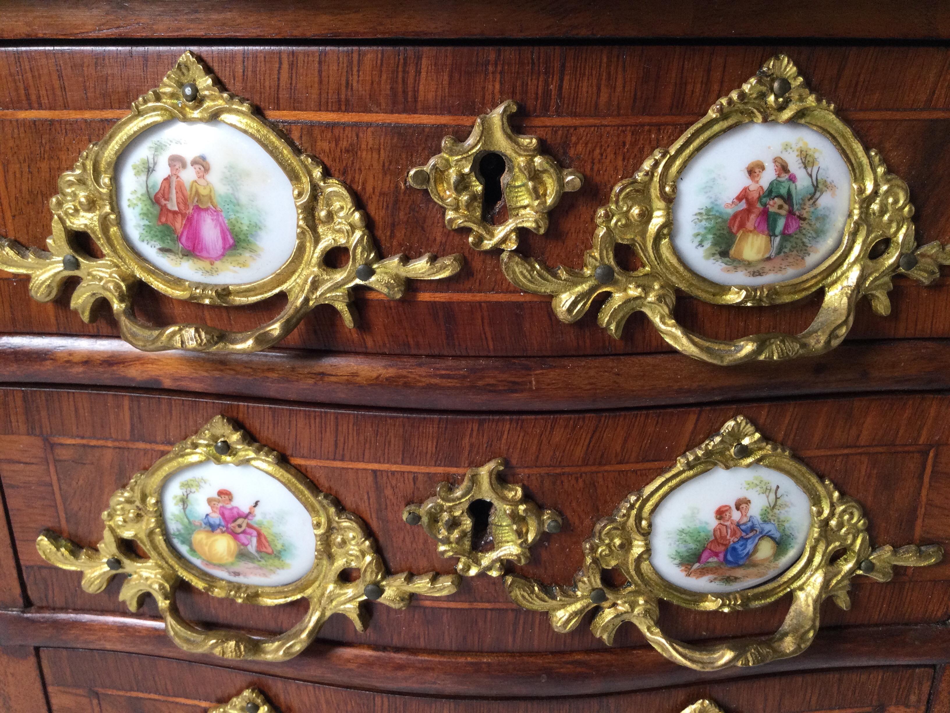 French Hand Crafted Wooden Miniature Jewelry Chest In Good Condition For Sale In Lambertville, NJ