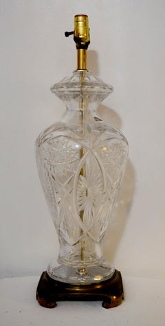 Französische Tischlampe aus handgeschliffenem Kristall im Atelier A-Stil