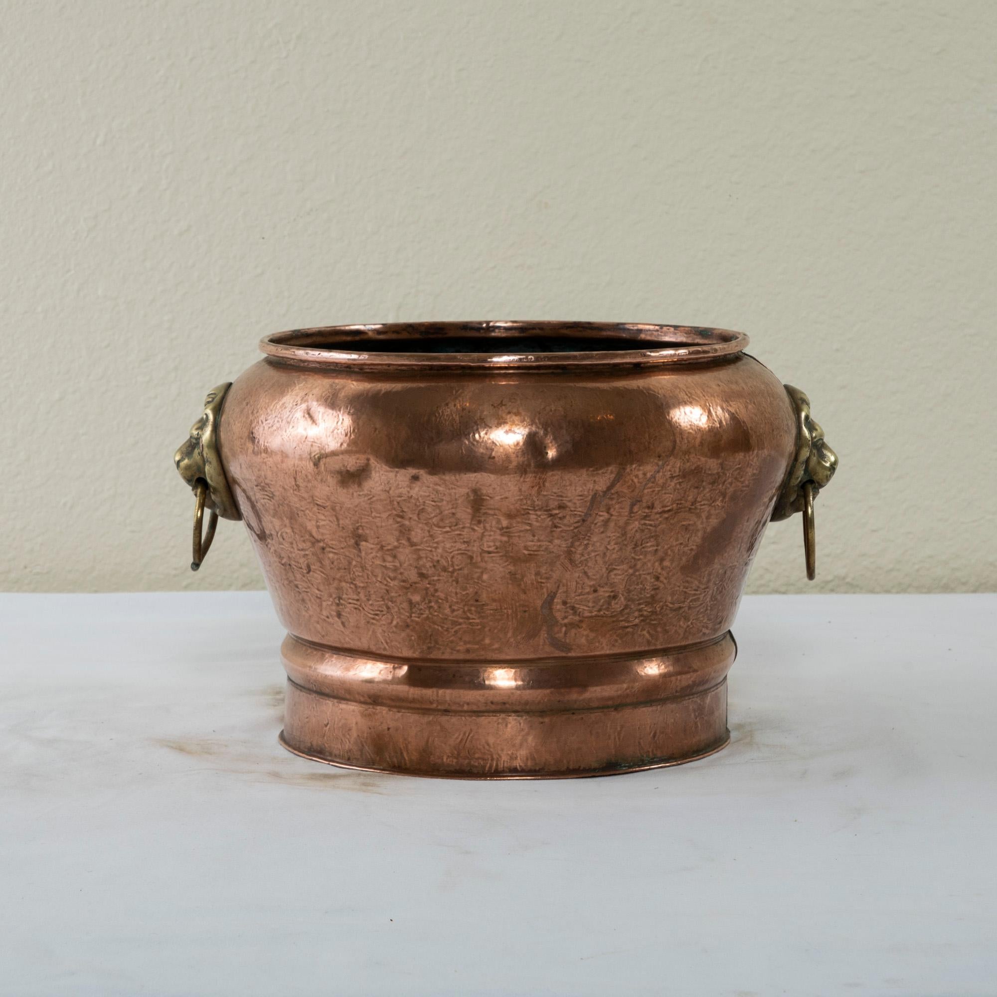 Early 20th Century French Hand Hammered Copper Cachepot or Planter with Lion Heads, c. 1900