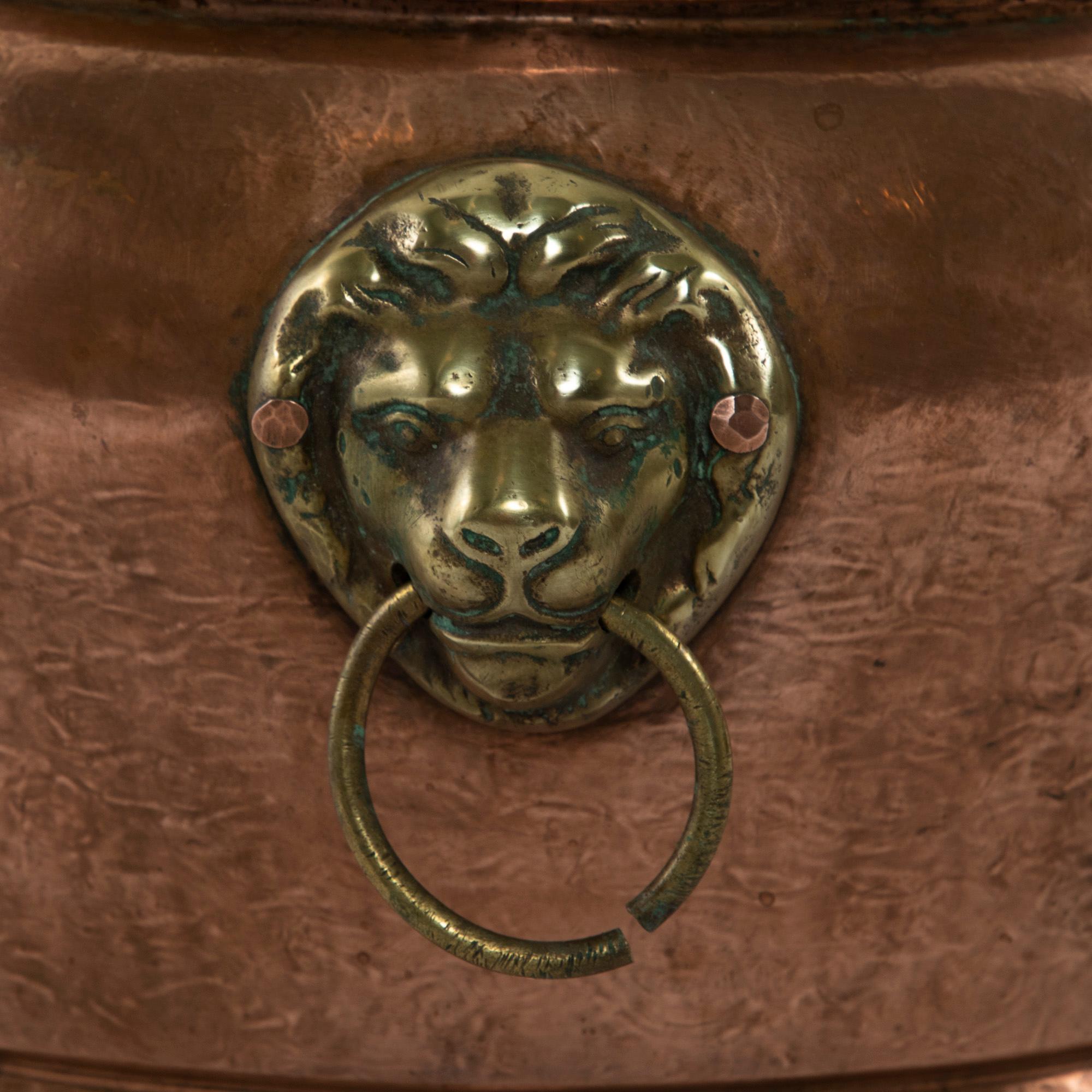 French Hand Hammered Copper Cachepot or Planter with Lion Heads, c. 1900 3