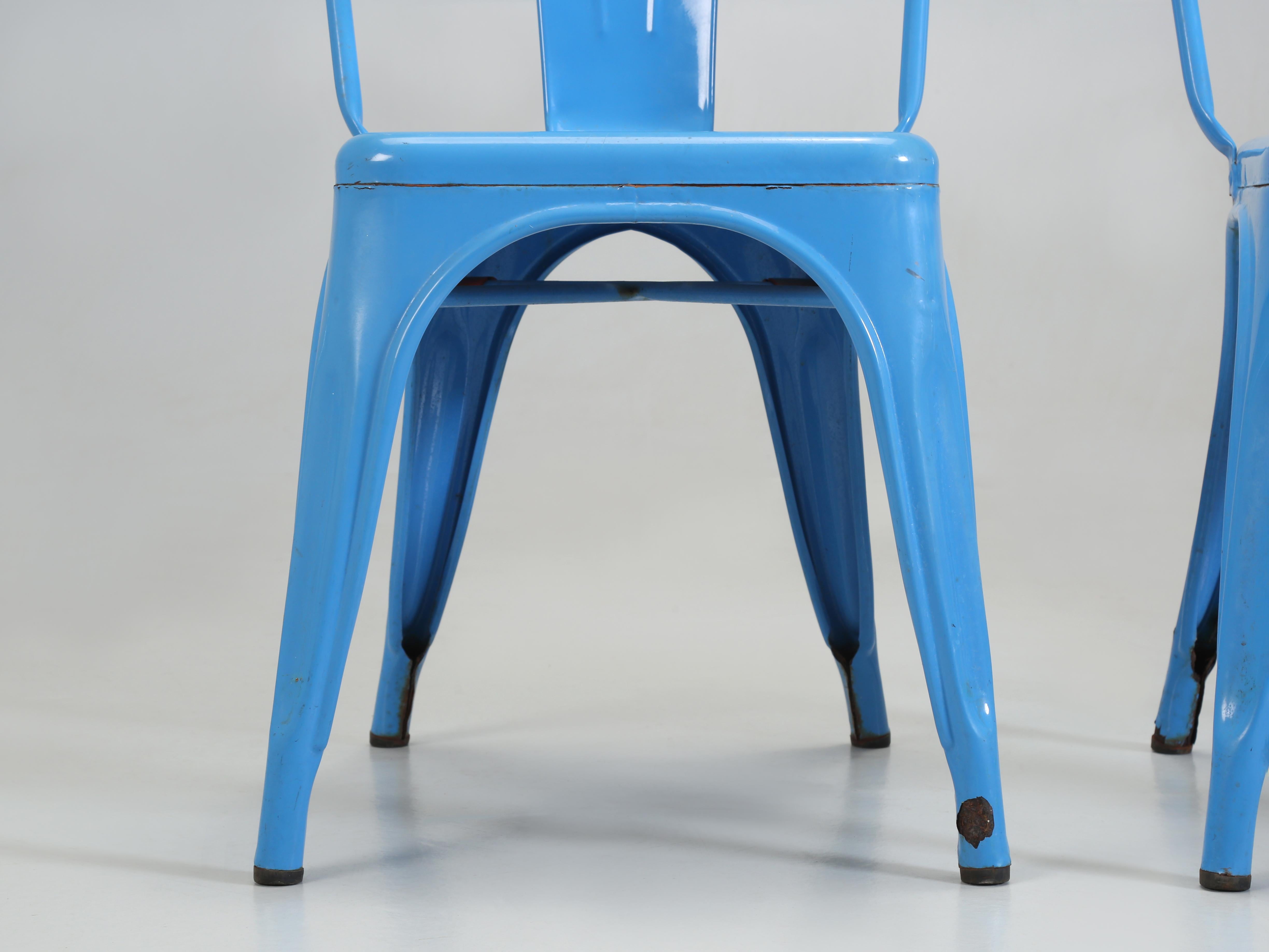 French Hand-Made Vintage Set of (4) Tolix Steel Stacking Chairs in Powder Blue For Sale 2