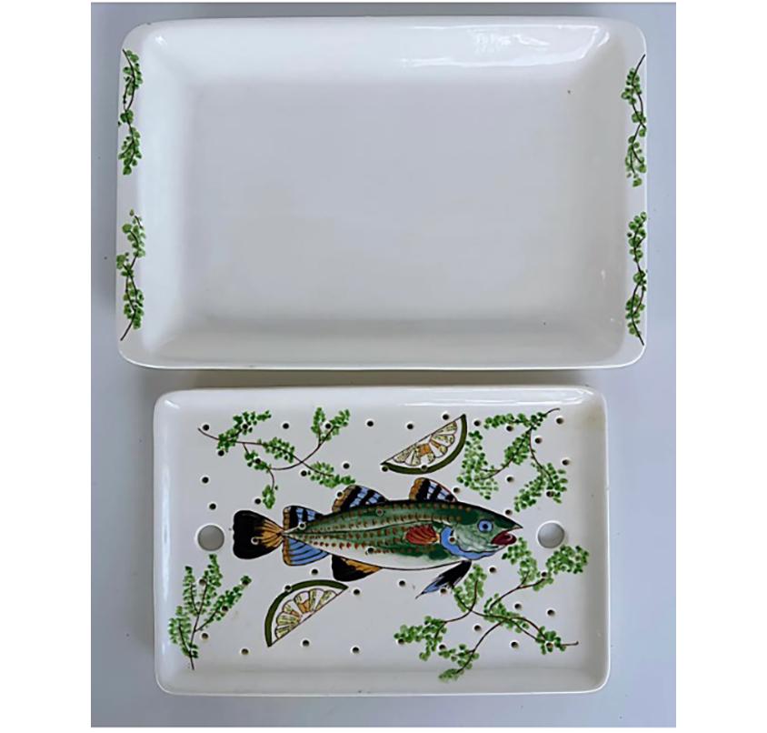THIS IS FOR THE BOTTOM TRAY ONLY from this original listing below. Does not include the top painted plate.



French Hand-painted Ceramic Fish Serving Platter and Tray for Chilled Seafood

Offered for sale is a French hand-painted ceramic fish