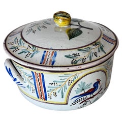 Französische handbemalte Fayence-Terrine - Rustikaler provenzalischer Stil - Vögel & Botanik