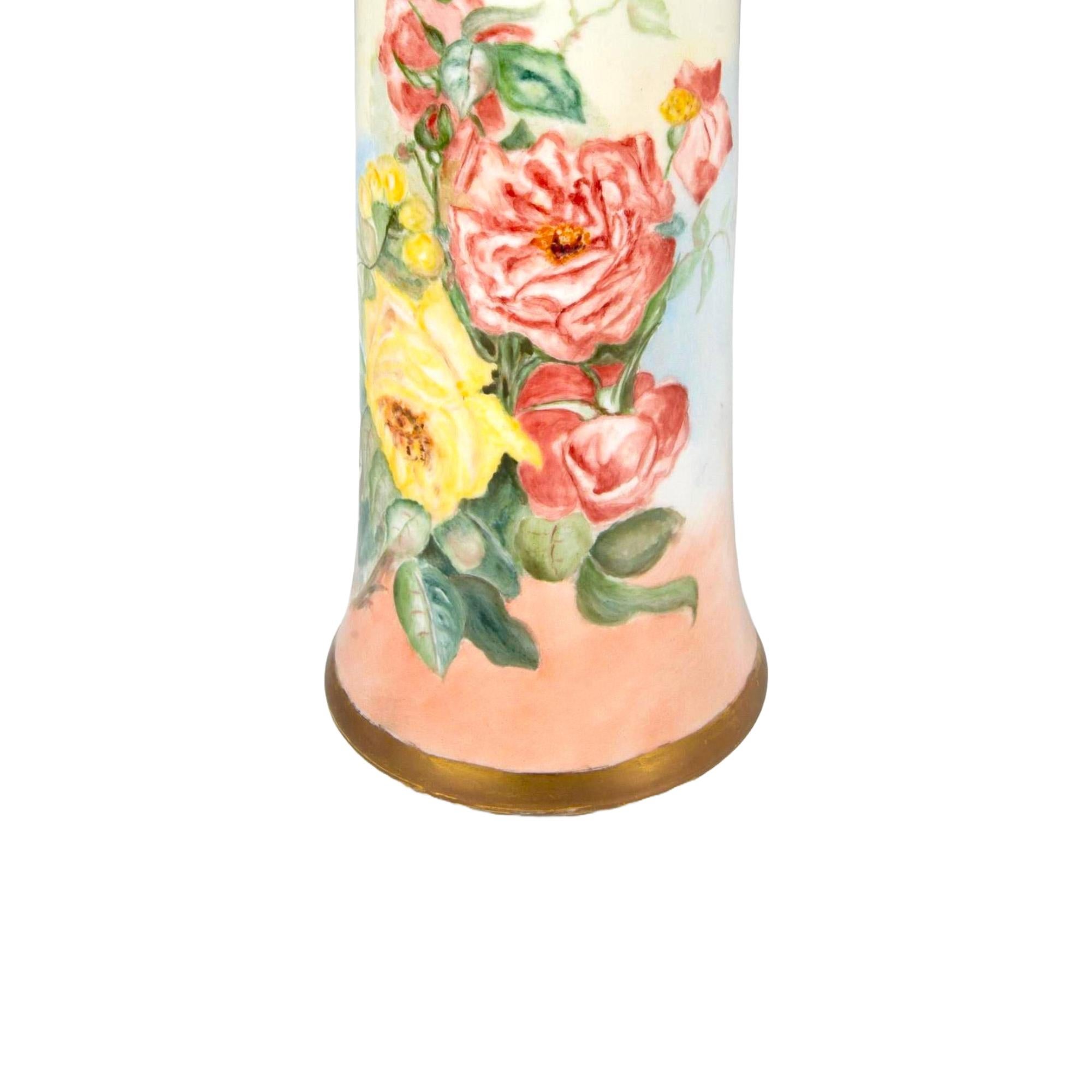 Jarrón Decorativo Francés Pintado a Mano / Dorado con Detalles Florales en venta 1