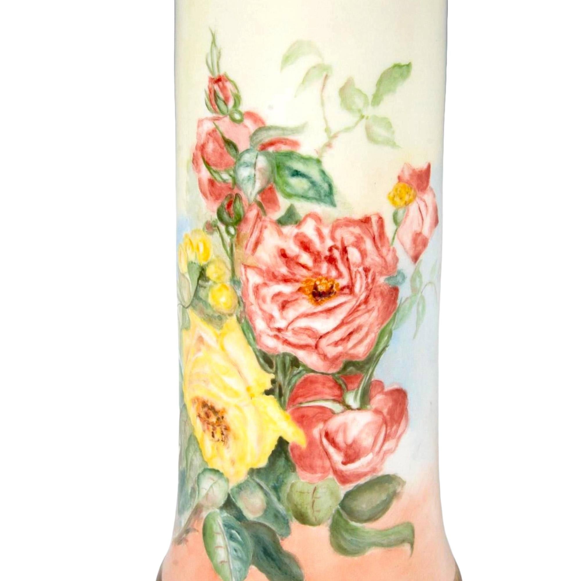 Jarrón Decorativo Francés Pintado a Mano / Dorado con Detalles Florales en venta 3