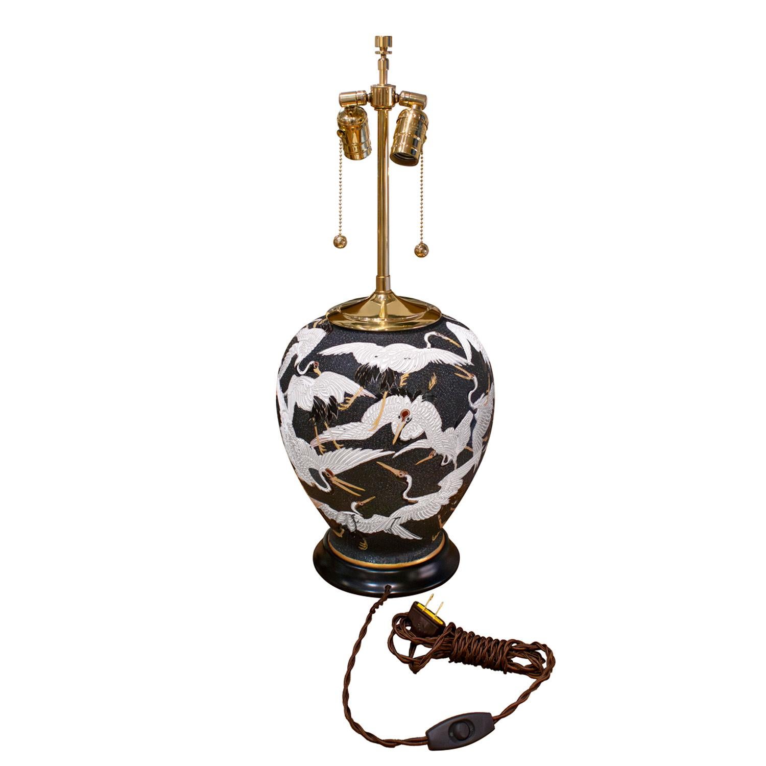 Mid-Century Modern Lampe de table en porcelaine peinte à la main avec motif de Cranes, années 1950 en vente