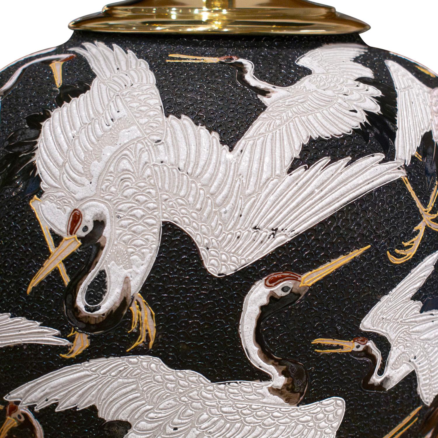 Fait main Lampe de table en porcelaine peinte à la main avec motif de Cranes, années 1950 en vente