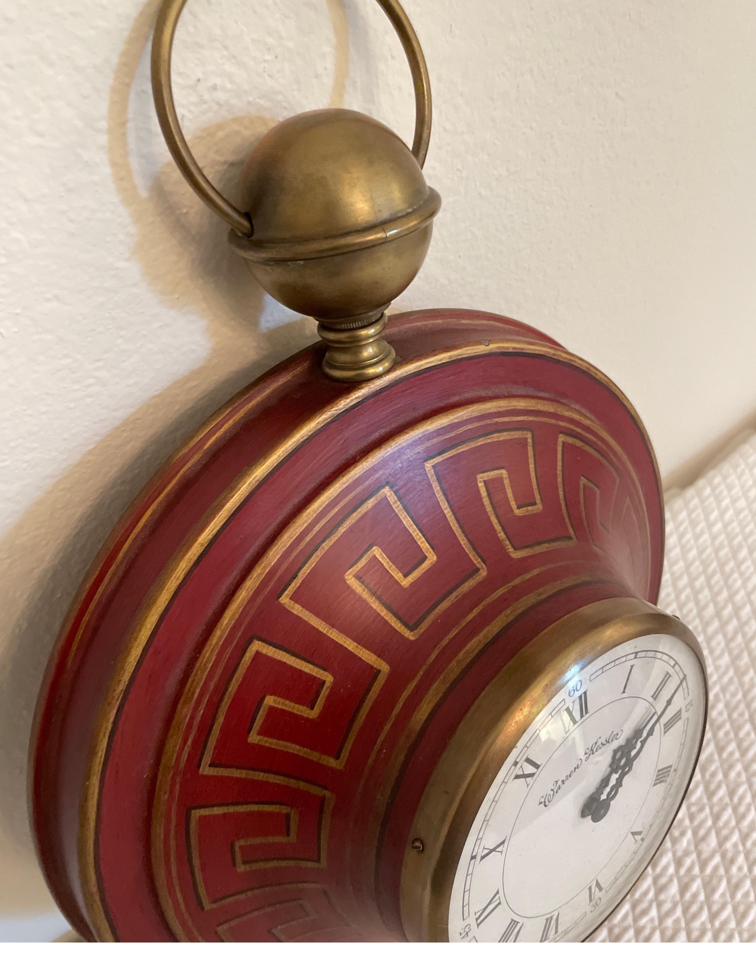 Decorazione in metallo Orologio da parete francese in tole dipinto a mano in vendita