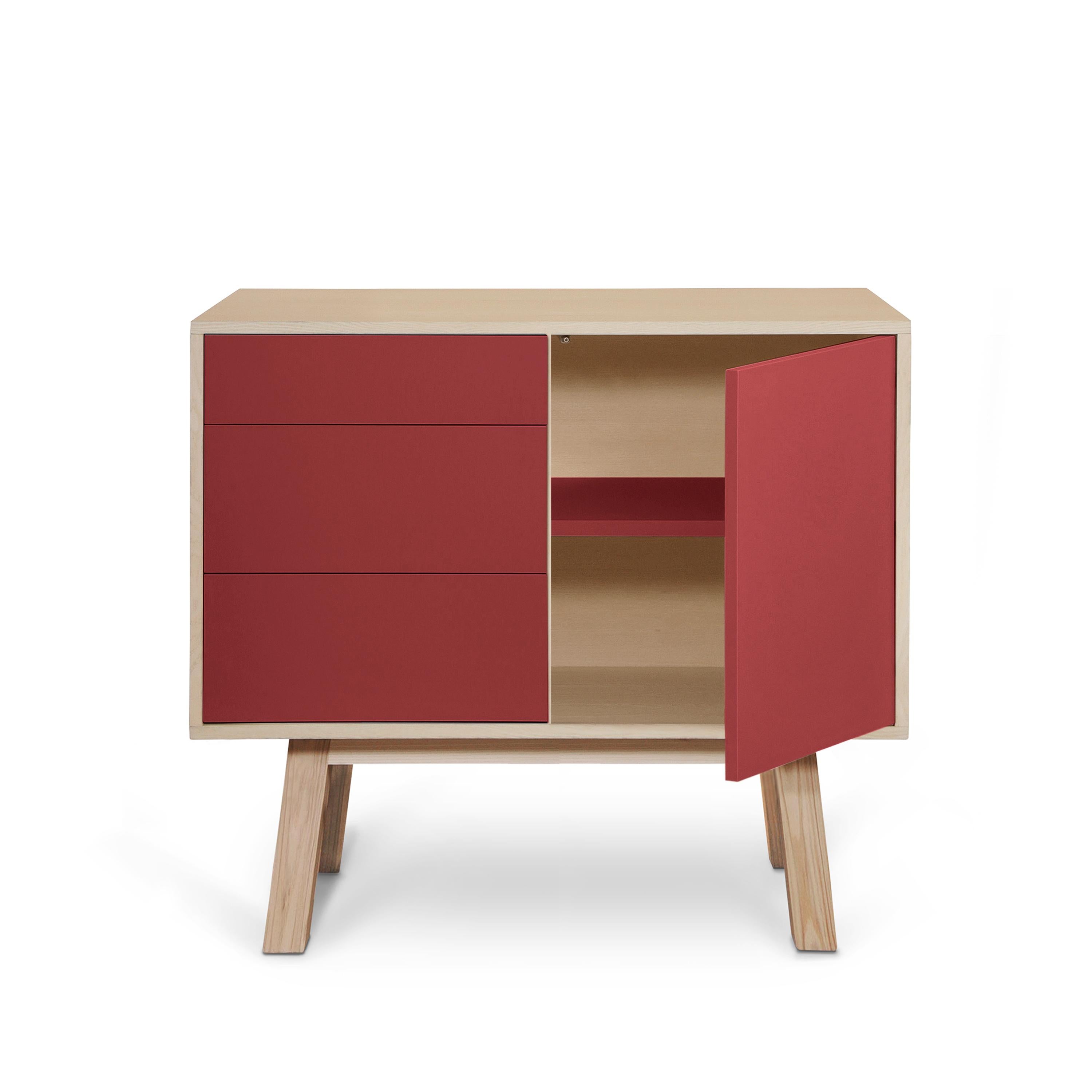 Aparador francés artesanal de madera roja de 1 puerta y 3 cajones de E. Gizard, París en Nuevo estado para la venta en Landivy, FR