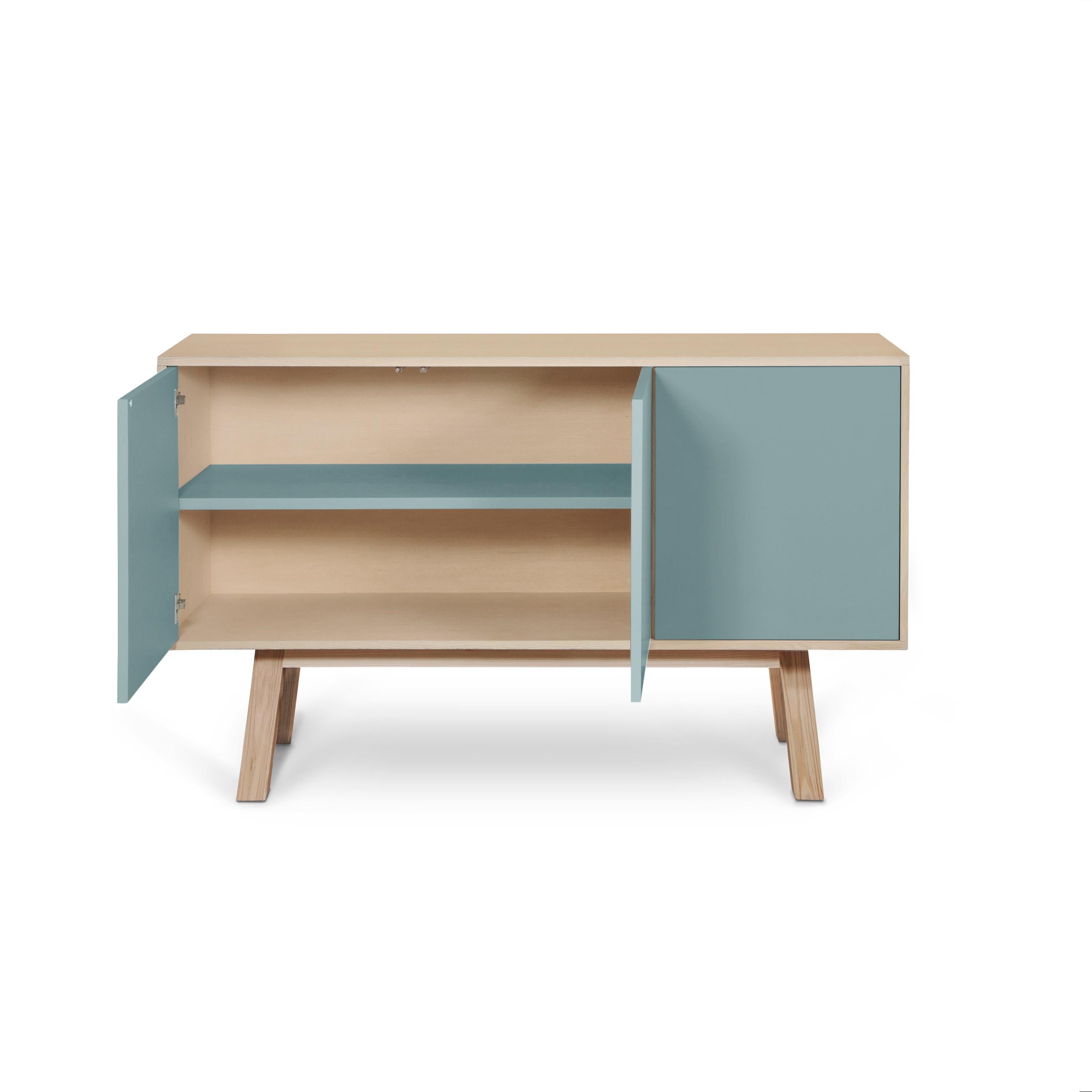 Laqué Buffet à 3 portes bleu-gris, fabriqué à la main par le designer Eric Gizard Paris en vente