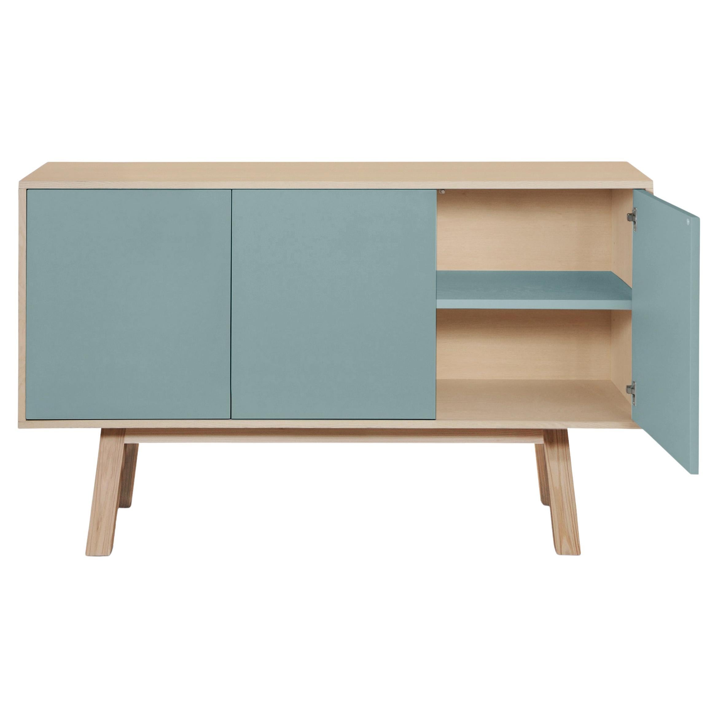 Aparador francés artesanal azul grisáceo de 3 puertas, del diseñador Eric Gizard París