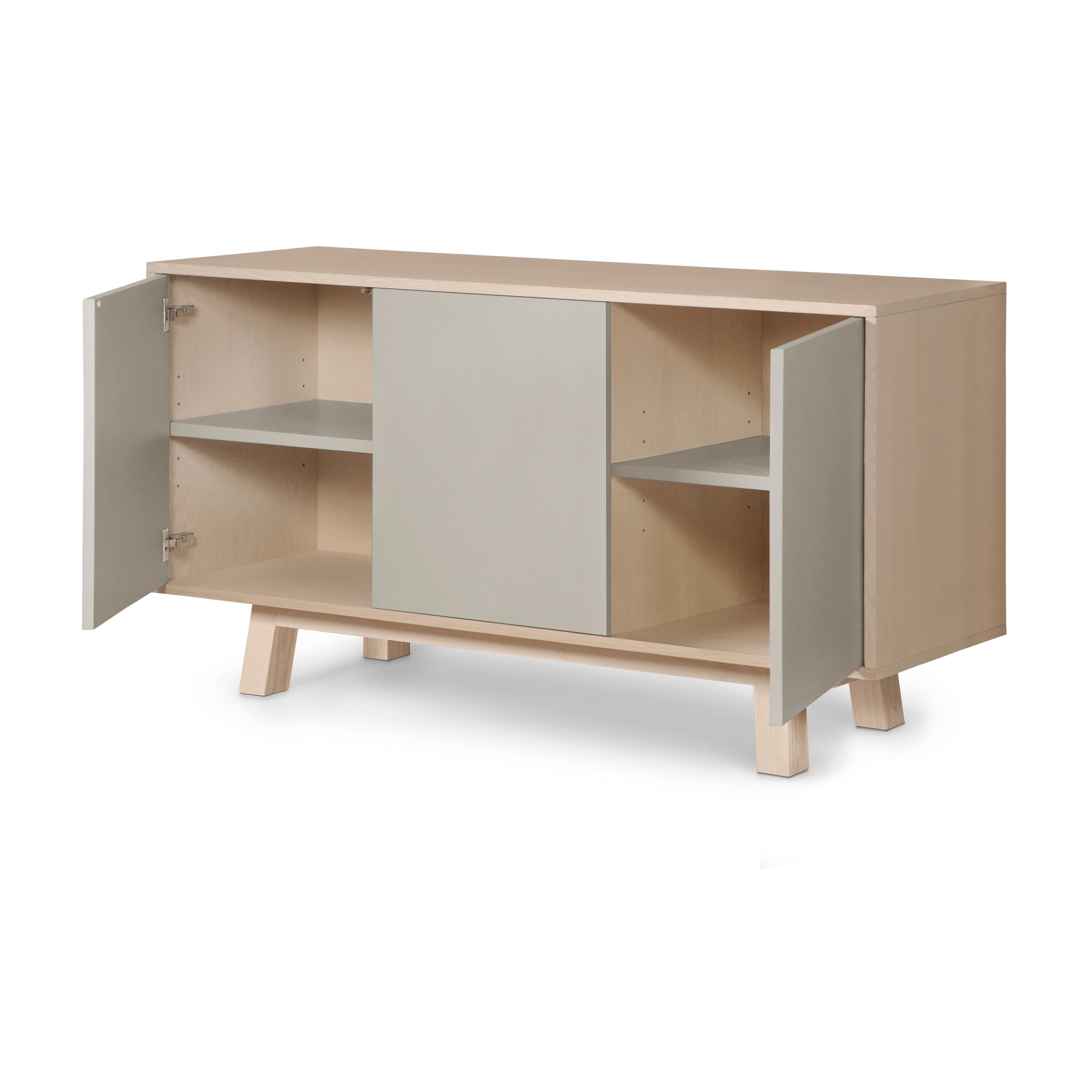 French handcrafted designer light gray sideboard by Eric Gizard Paris In New Condition For Sale In Landivy, FR