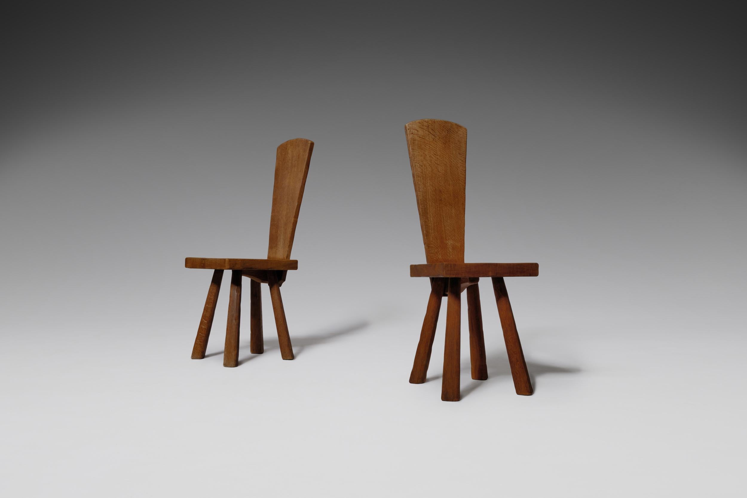 Set of two robust French oak chairs, France 1960s. Simple and elegant chairs handcrafted from solid oak. Nice details such as the such as the wood joints in the seat, the sturdy legs and high backrest. Very decorative object. In good original