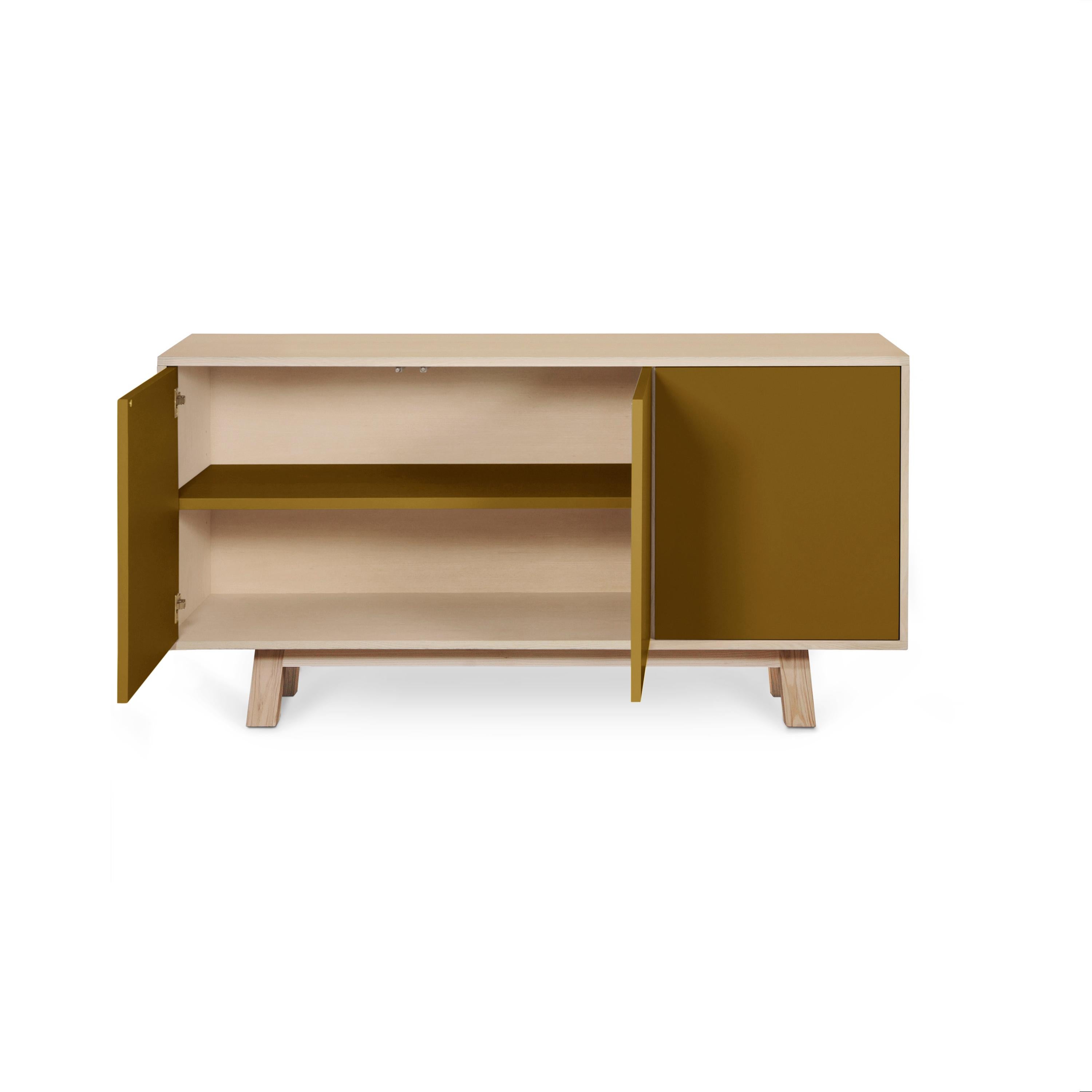 Legno Credenza francese a 3 ante color foglia di tabacco, realizzata a mano da Eric Gizard Paris in vendita