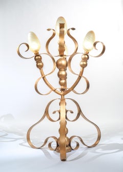 Candelabro francés artesanal de hierro forjado y vidrio soplado