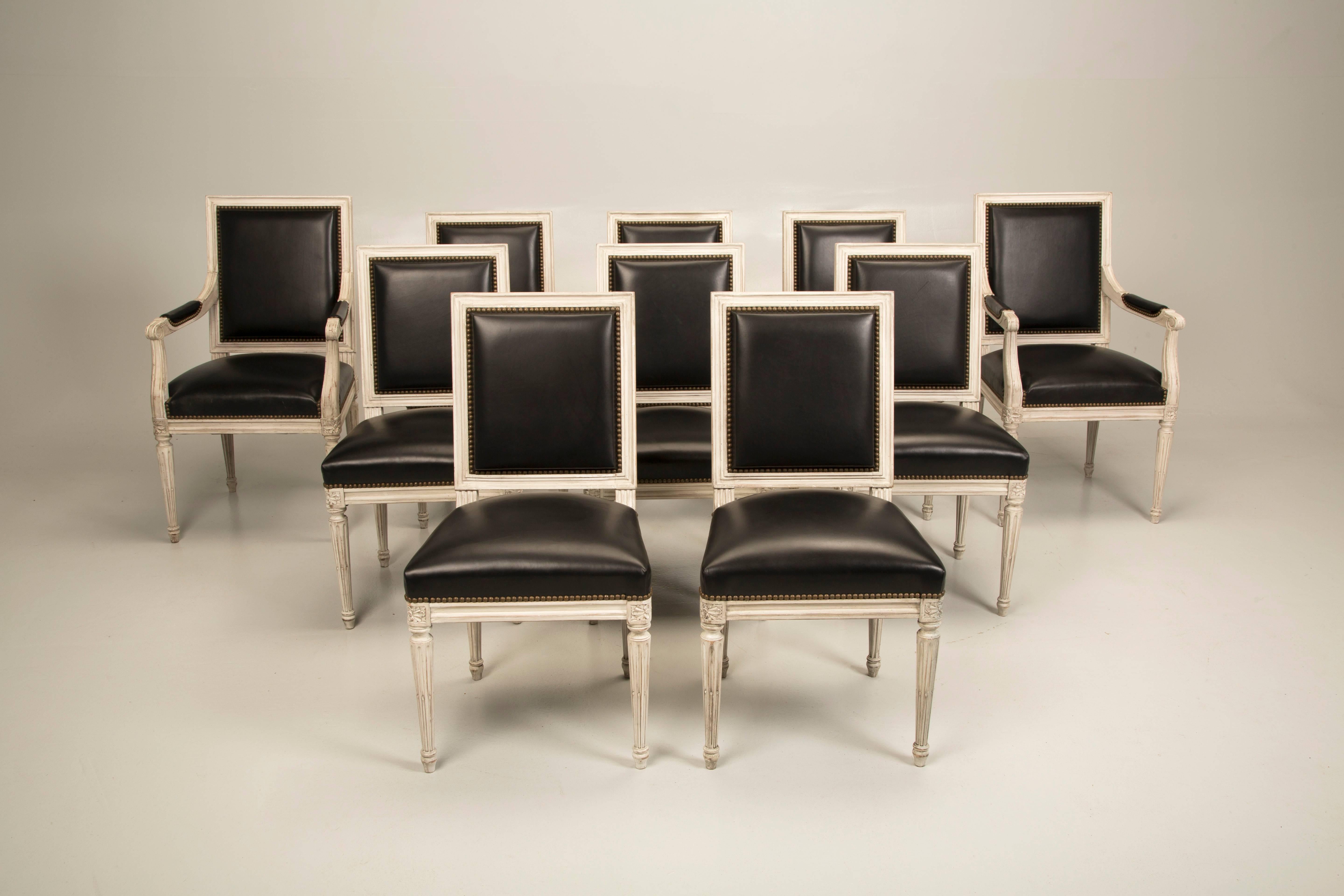 Französische handgefertigte Sessel im Louis-XVI-Stil aus schwarzem Leder Beistellstühlen verfügbar im Angebot 3