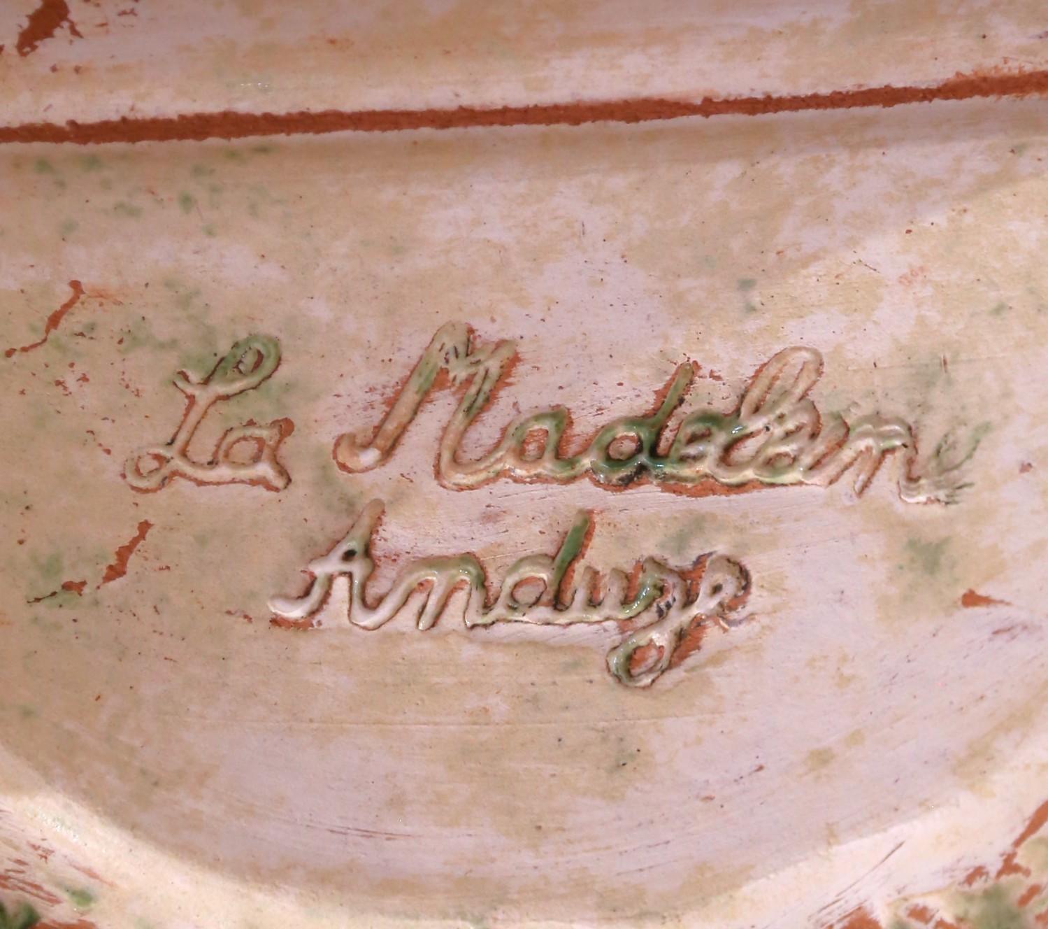 Jardinera Urna Tazón Anduze de Terracota hecha a mano en Francia por La Madeleine en Excelente estado para la venta en Dallas, TX