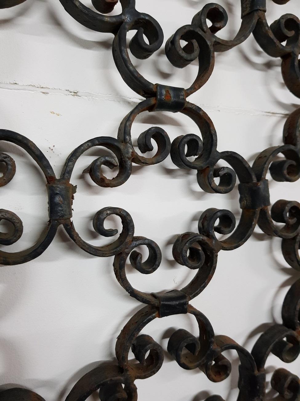 French handmade wrought iron fence with the famous quatrefoil motif, circa 1900, it is in a good state only a little bit weathered. Very graceful in the garden or interior.

The measurements are,
Depth 2 cm/ 0.7 inch.
Width 96.5 cm/ 37.9