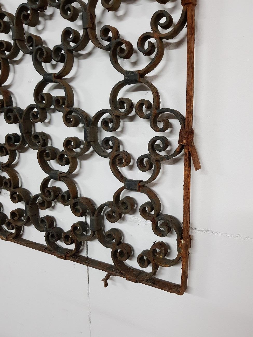 French Handmade Wrought Iron Quatrefoil Fence, circa 1900 In Good Condition In Raalte, NL