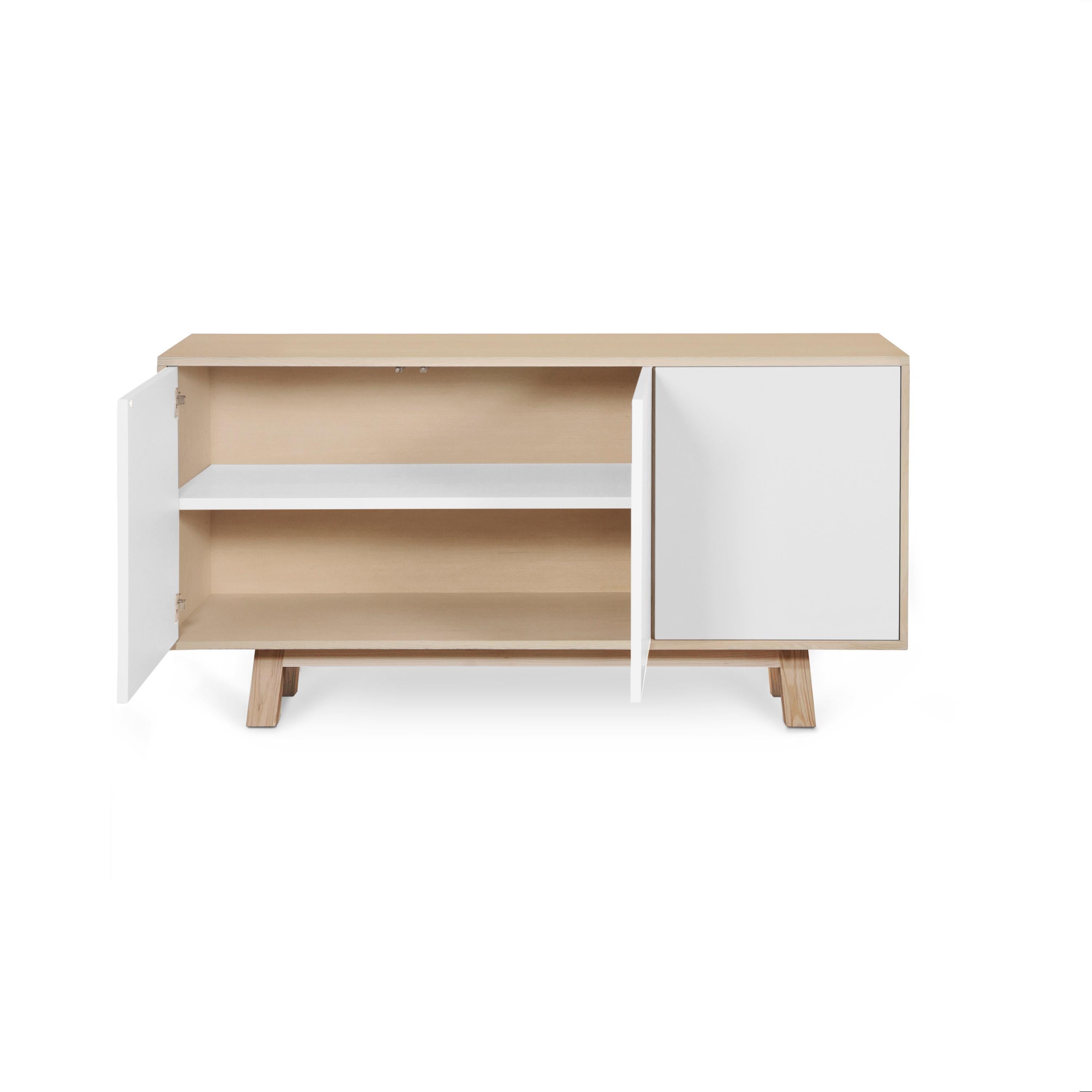 Francese Credenza artigianale francese di design a 3 ante bianca di Eric Gizard Paris in vendita