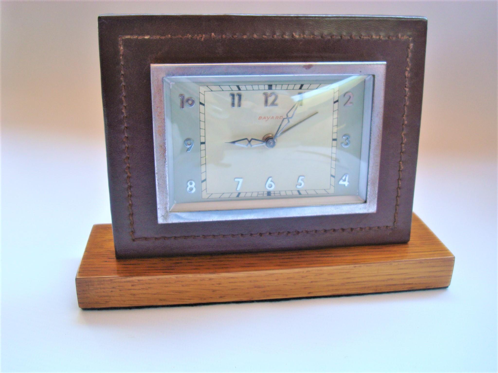 French Handstitched Brown Leather Desk Clock by Bayard, 1950´s For Sale 4