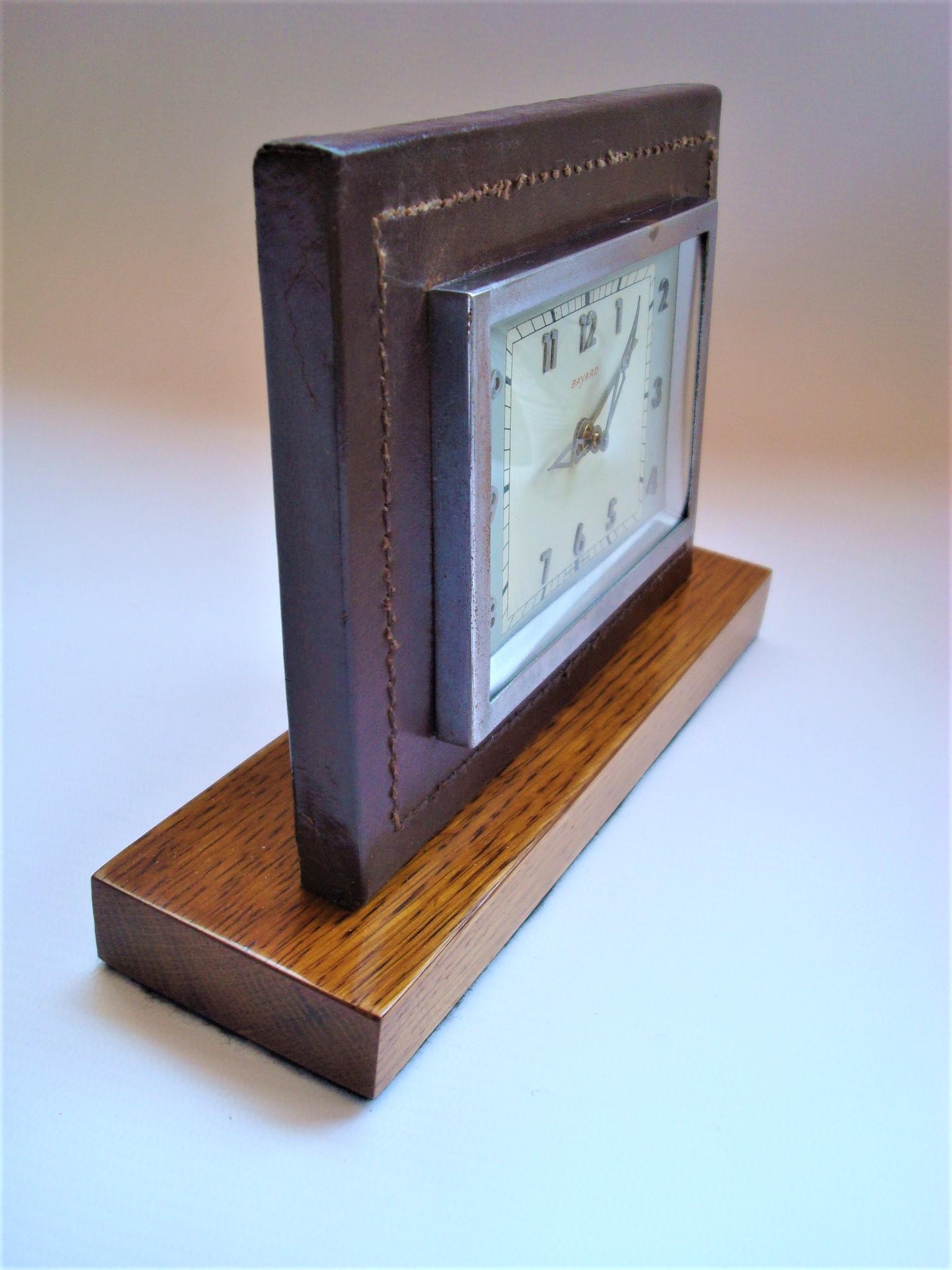 French Handstitched Brown Leather Desk Clock by Bayard, 1950´s For Sale 2