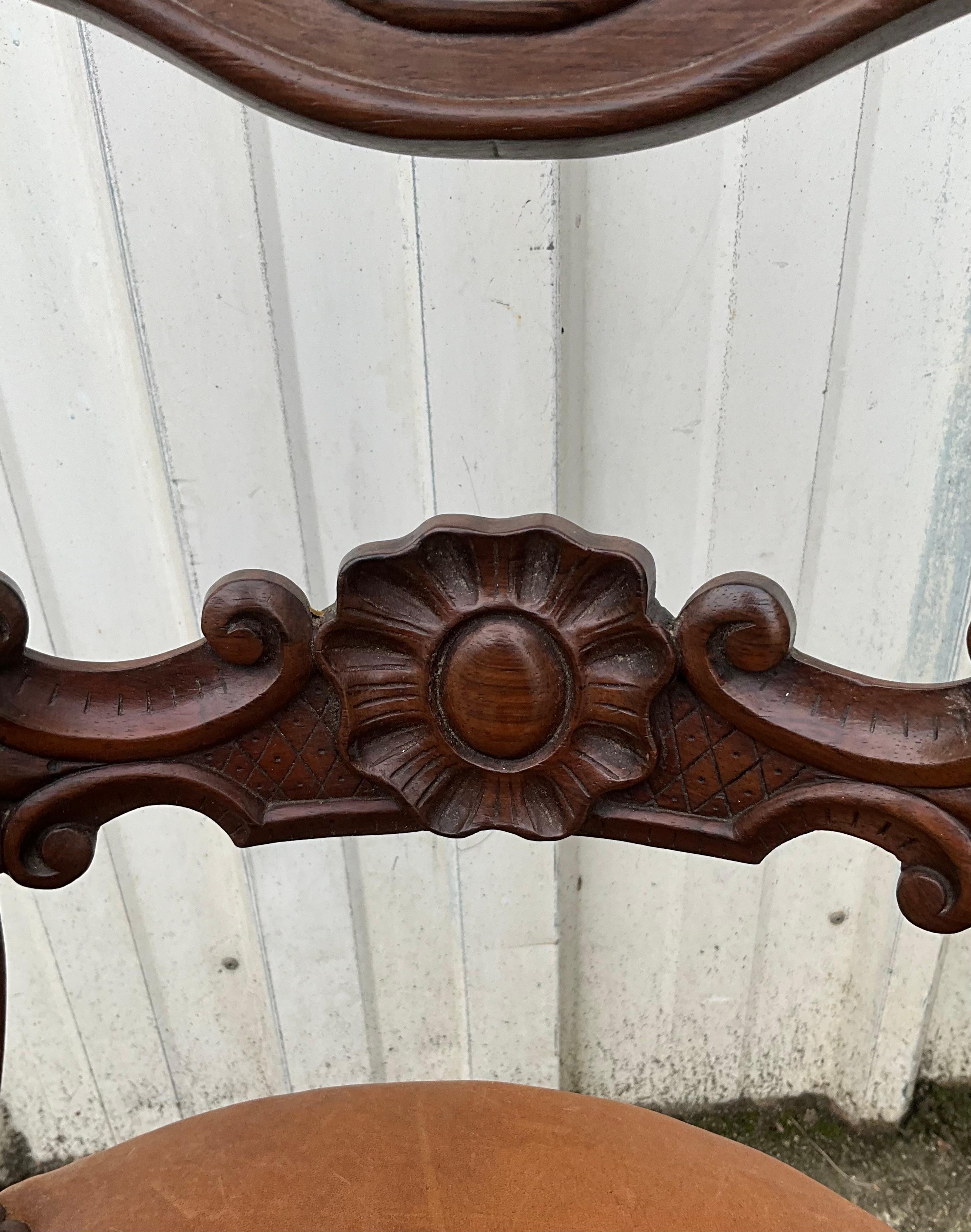 Français Chaise de harpiste en noyer, milieu du 19e siècle en vente