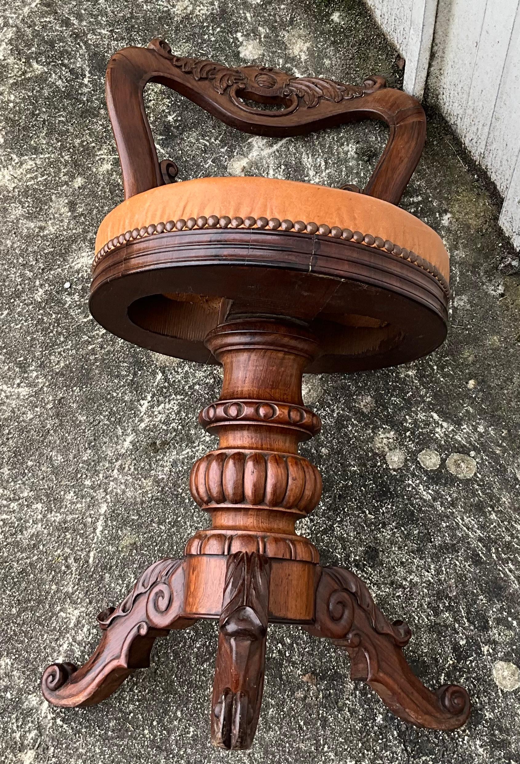 XIXe siècle Chaise de harpiste en noyer, milieu du 19e siècle en vente