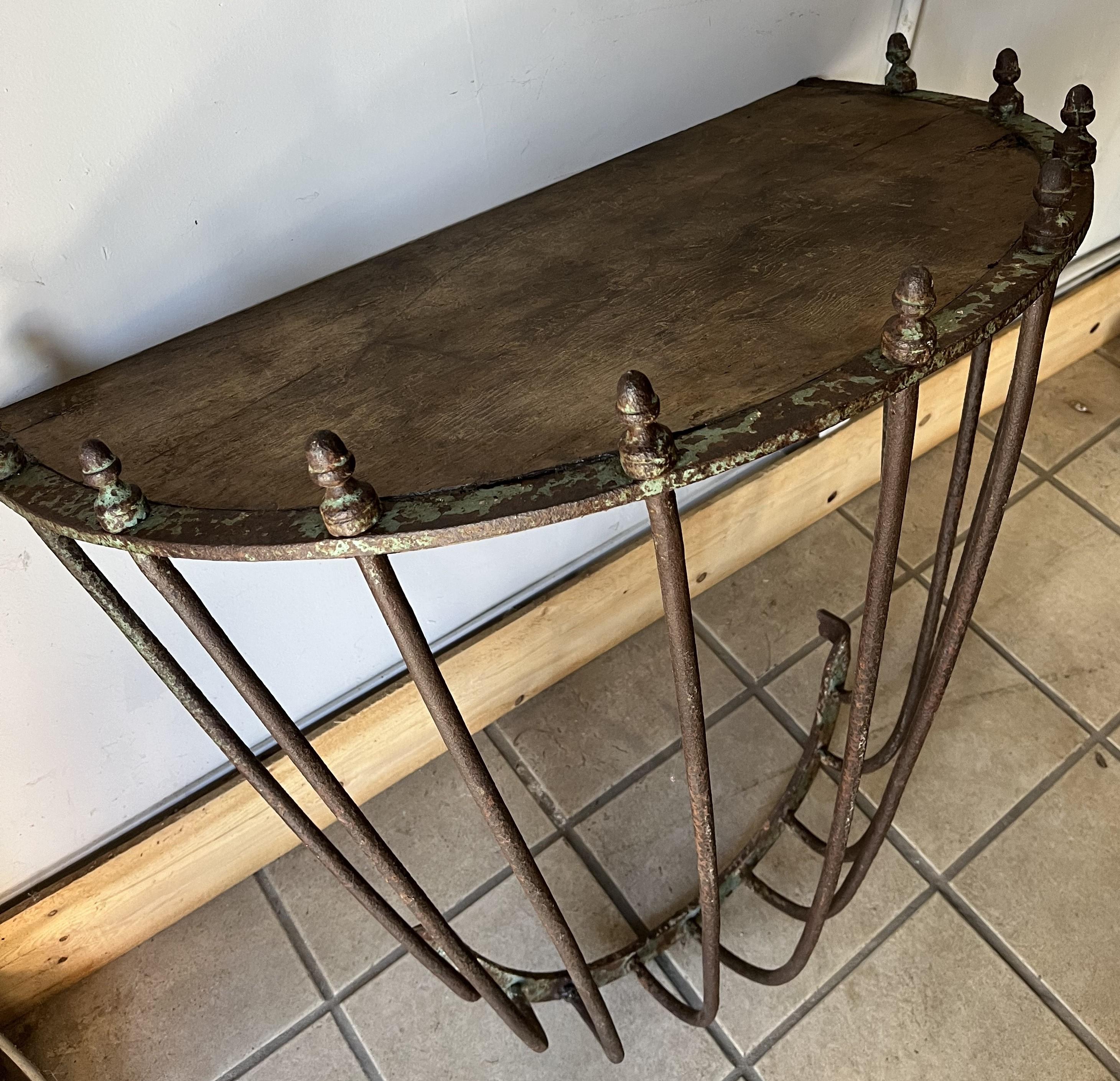 Mangeoire à foin française Console Demi Lune en vente 1